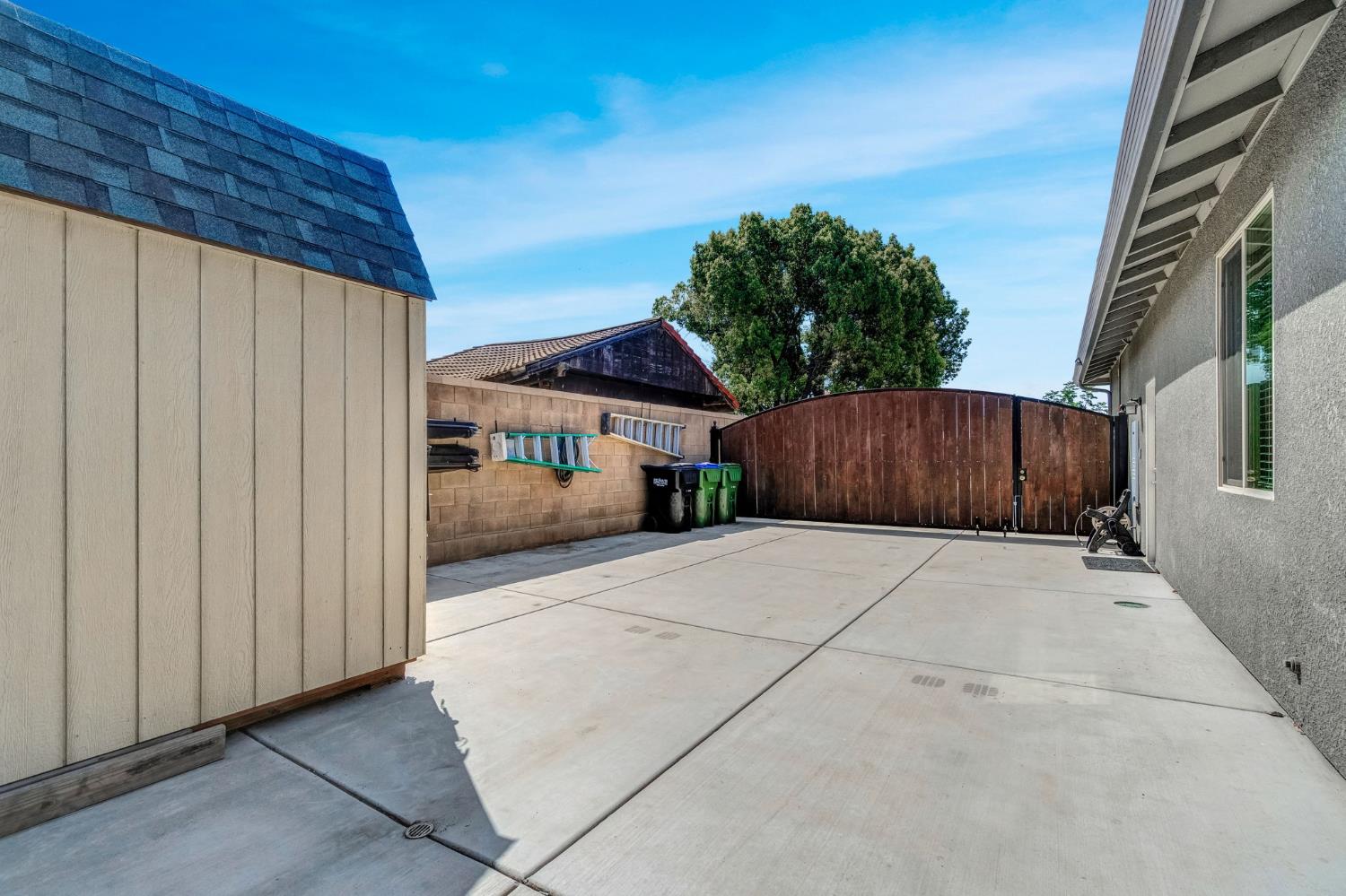 3387 W Kamm Ave, Dinuba, CA 93618