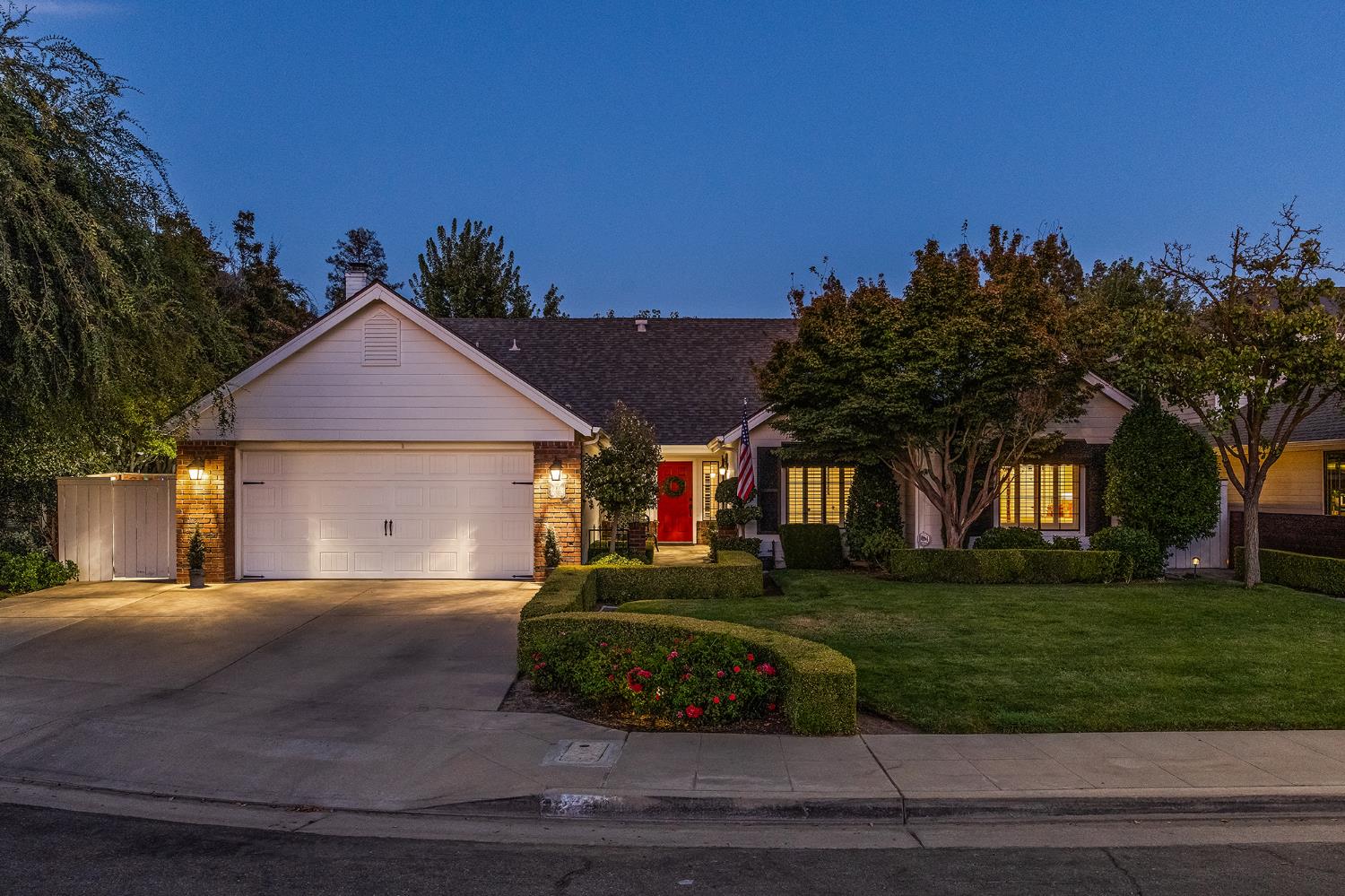 709 E Wood Duck Cir, Fresno, CA 93730