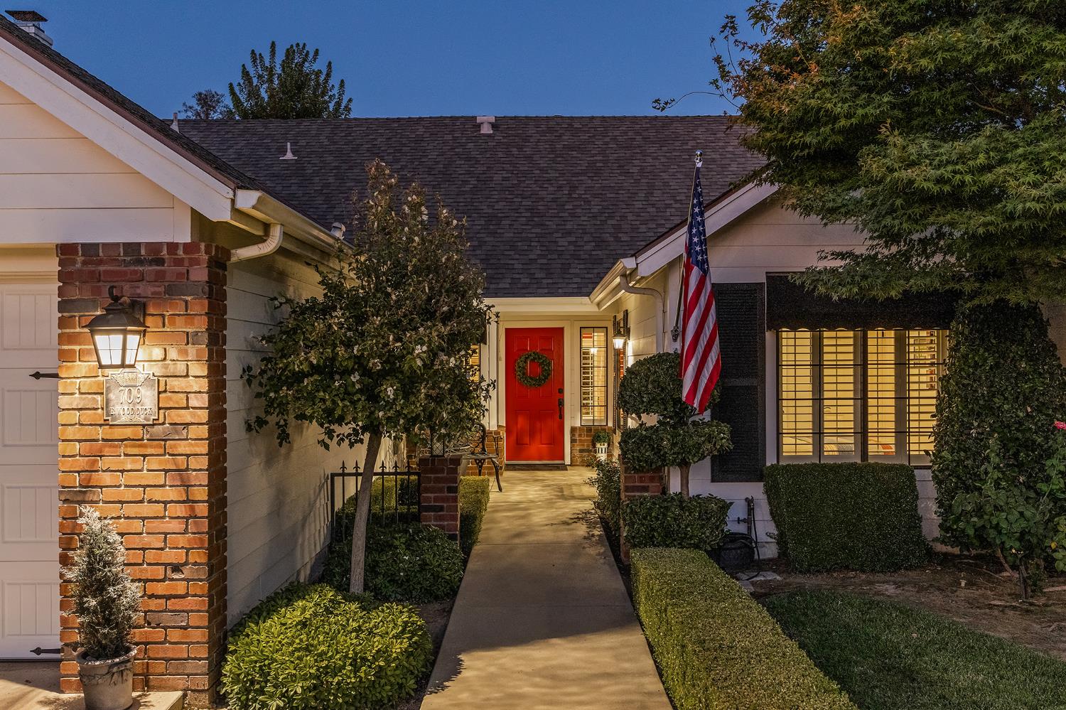 709 E Wood Duck Cir, Fresno, CA 93730