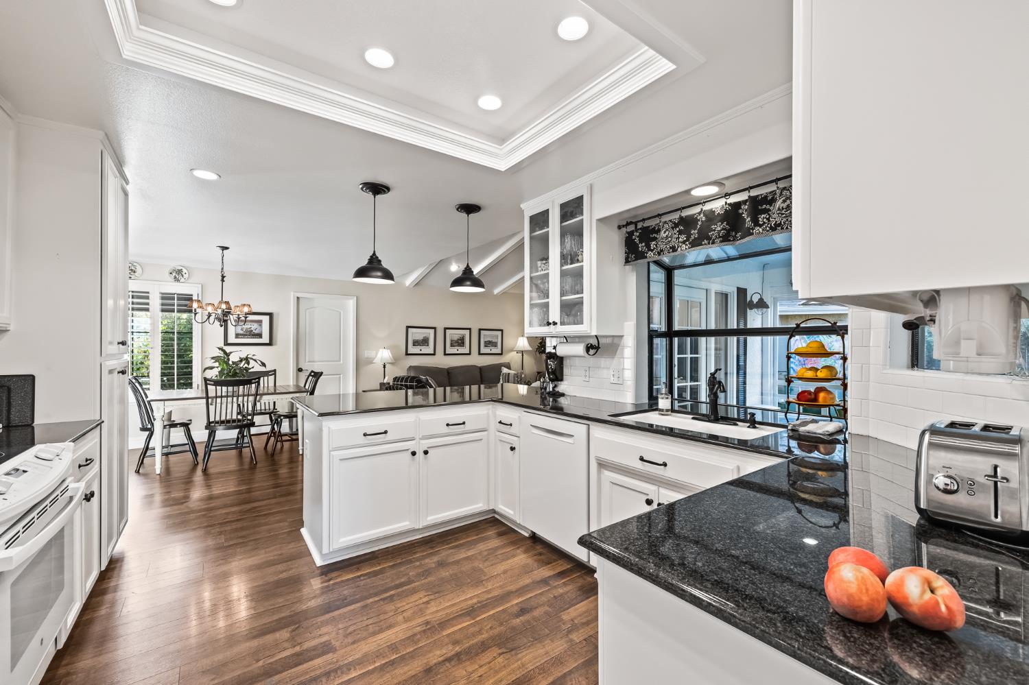 709 E Wood Duck Cir, Fresno, CA 93730