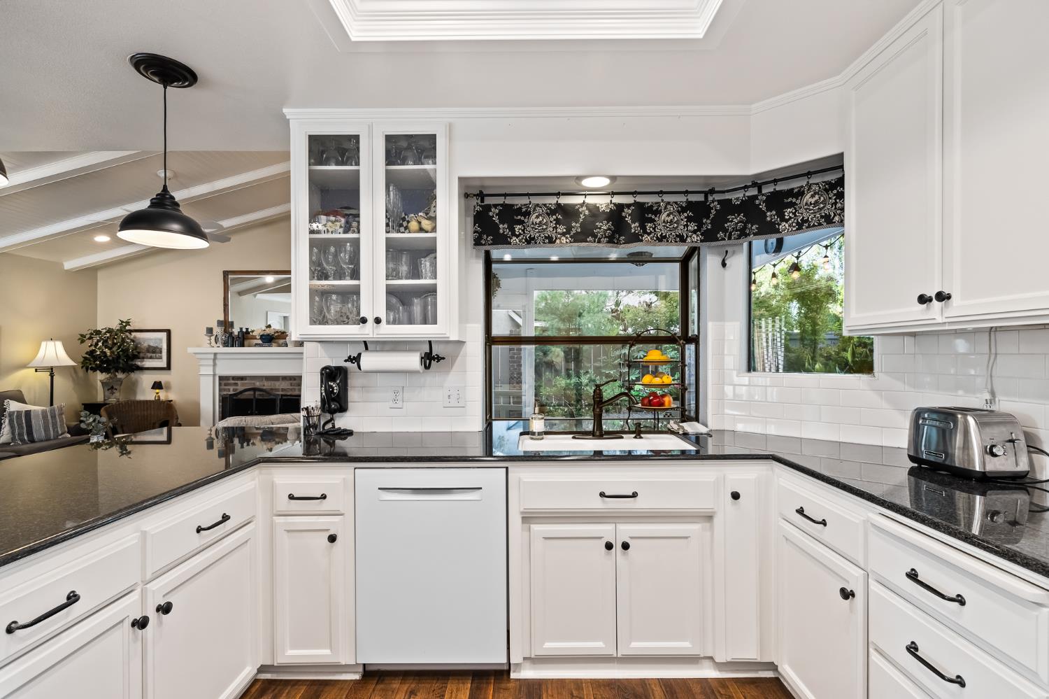 709 E Wood Duck Cir, Fresno, CA 93730