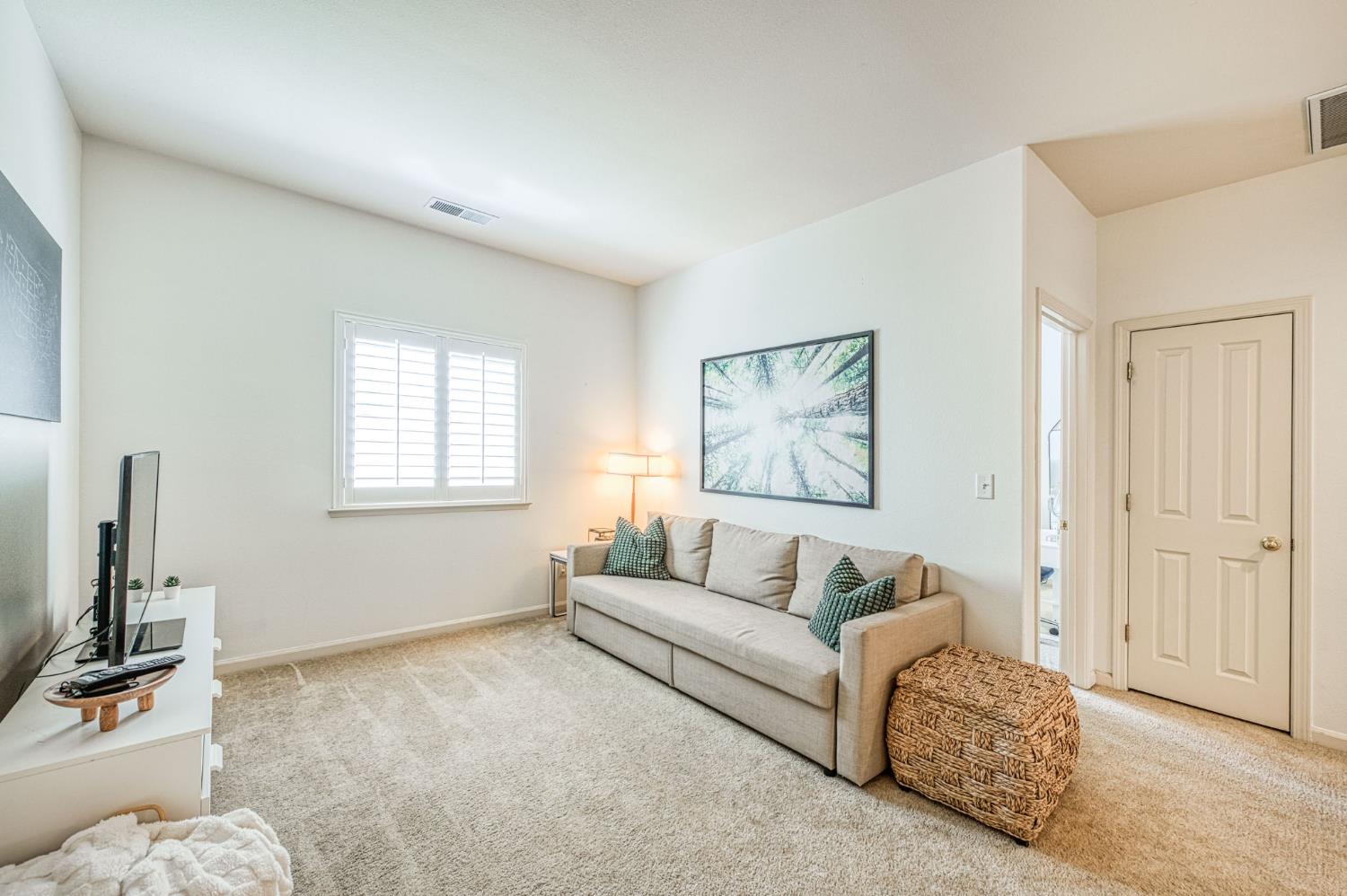 1173 E Carnoustie Ave, Fresno, CA 93730