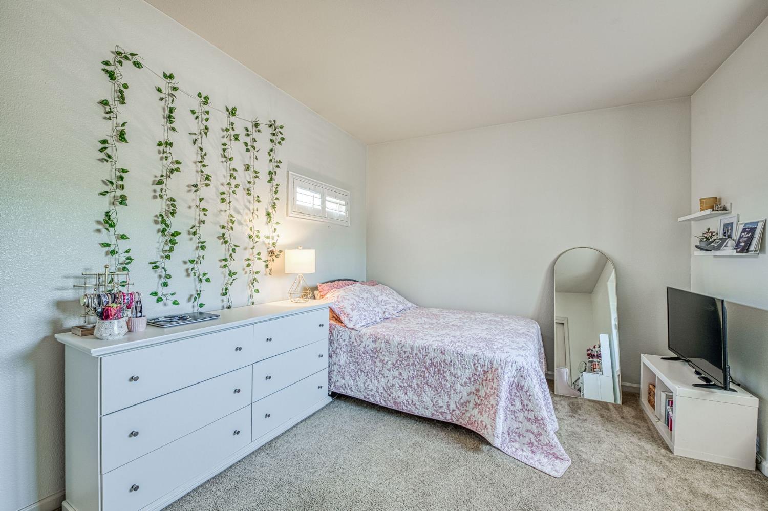 1173 E Carnoustie Ave, Fresno, CA 93730