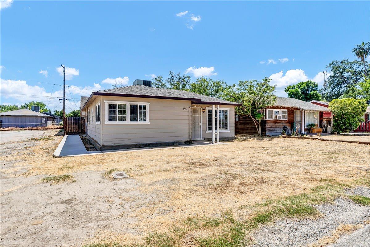 109 Lorita Way, Hanford, CA 93230
