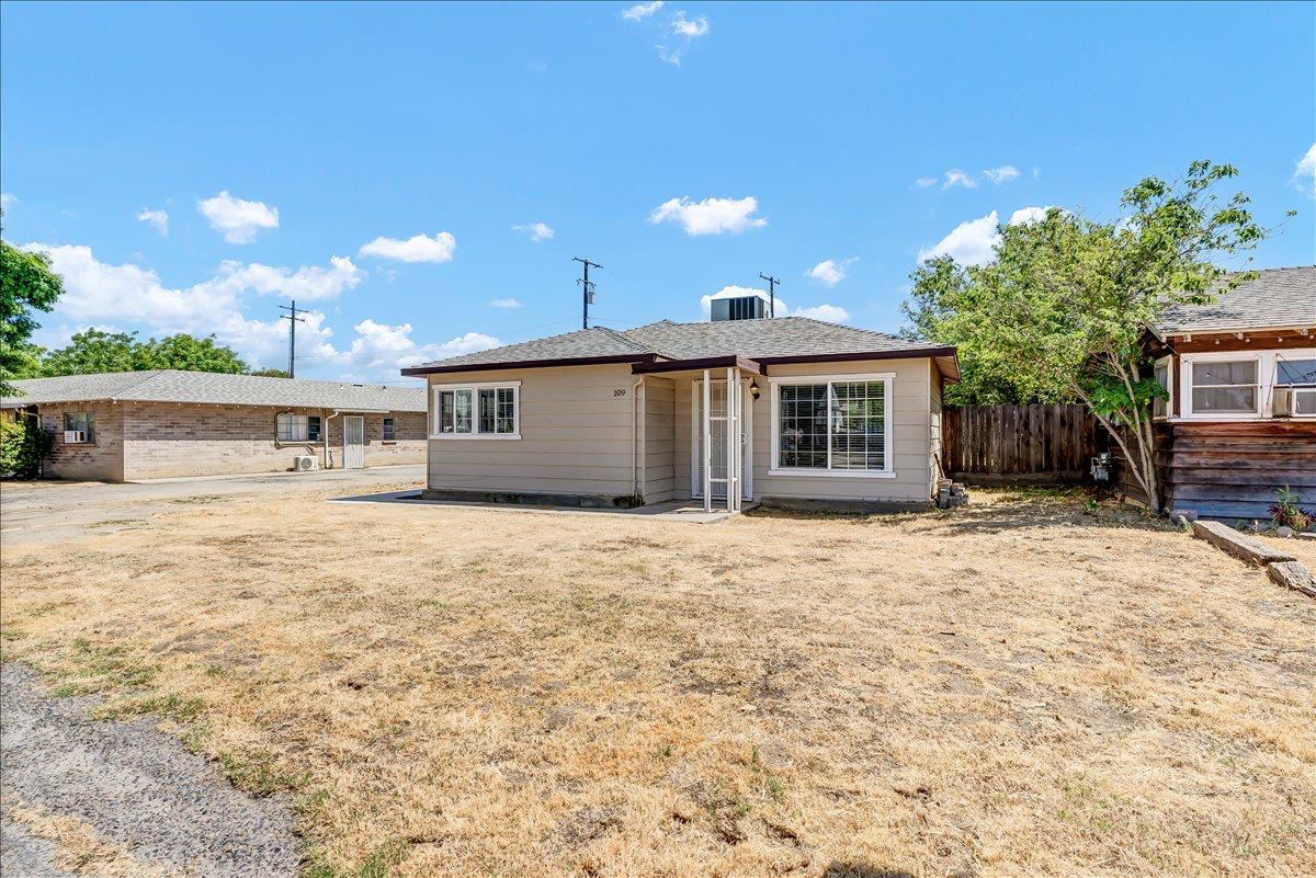 109 Lorita Way, Hanford, CA 93230
