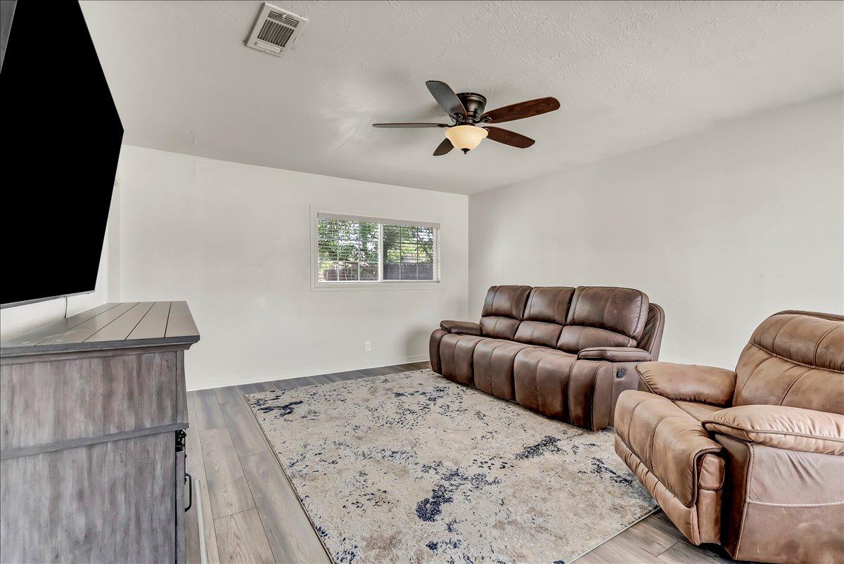 109 Lorita Way, Hanford, CA 93230