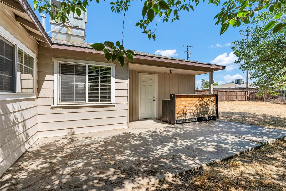 109 Lorita Way, Hanford, CA 93230