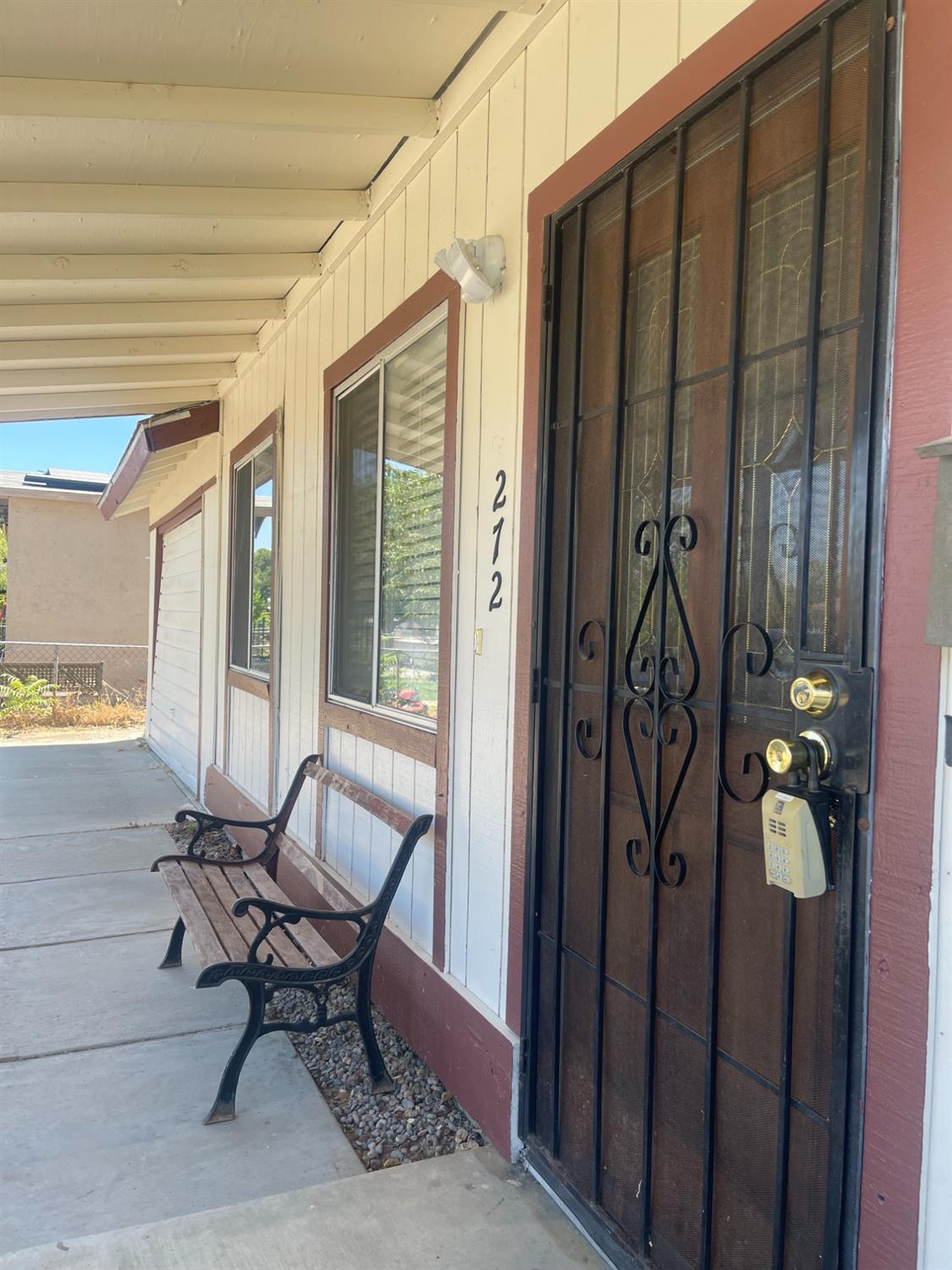 272 Hoover St, Coalinga, CA 93210
