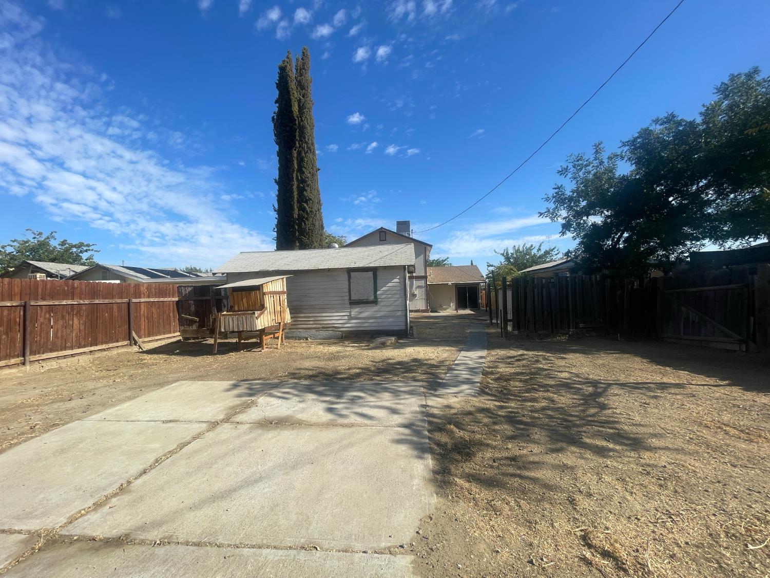 272 Hoover St, Coalinga, CA 93210