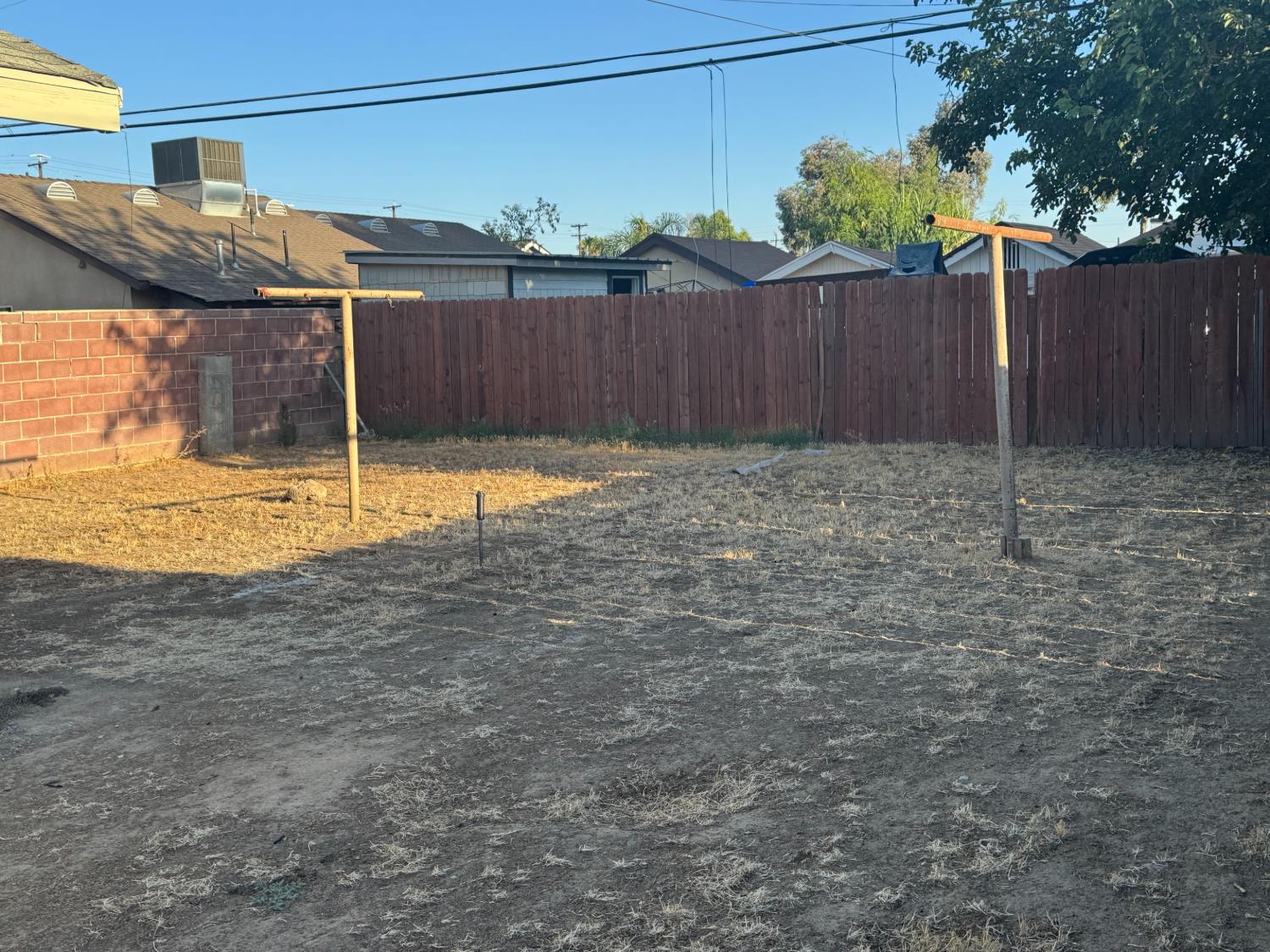 575 W Weldon Ave, Fresno, CA 93705