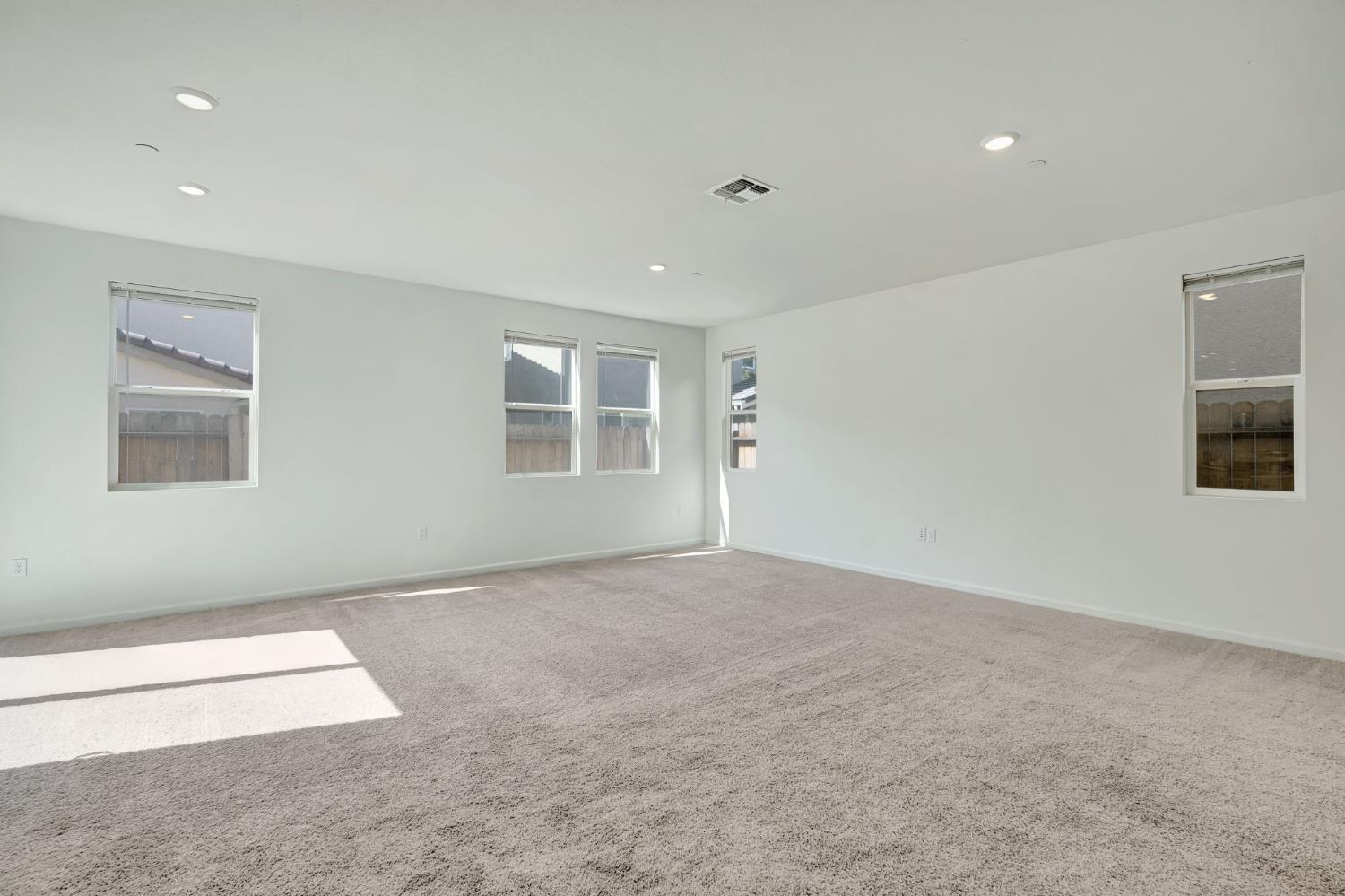6627 E Madison Ave, Fresno, CA 93727