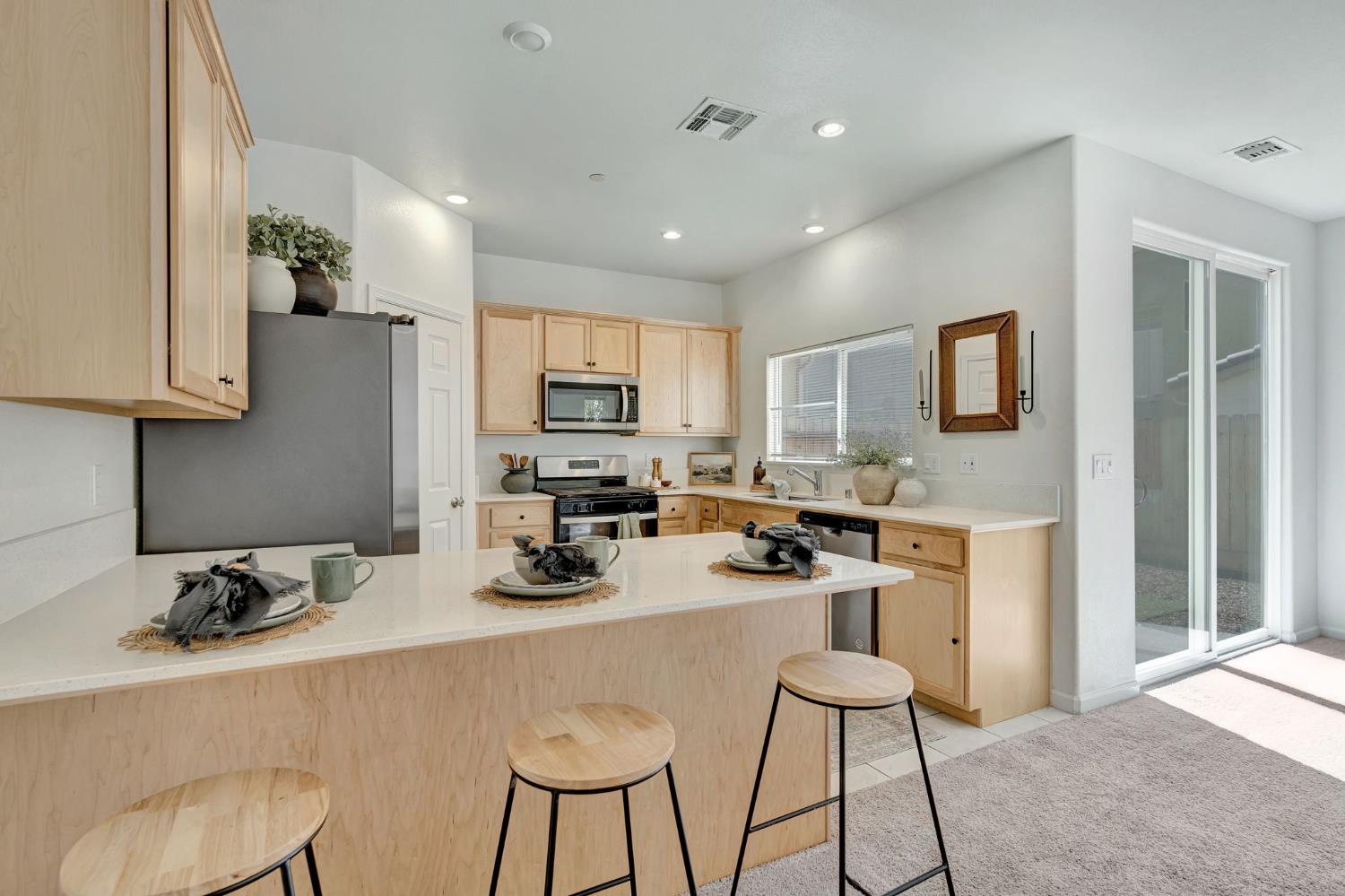 6627 E Madison Ave, Fresno, CA 93727