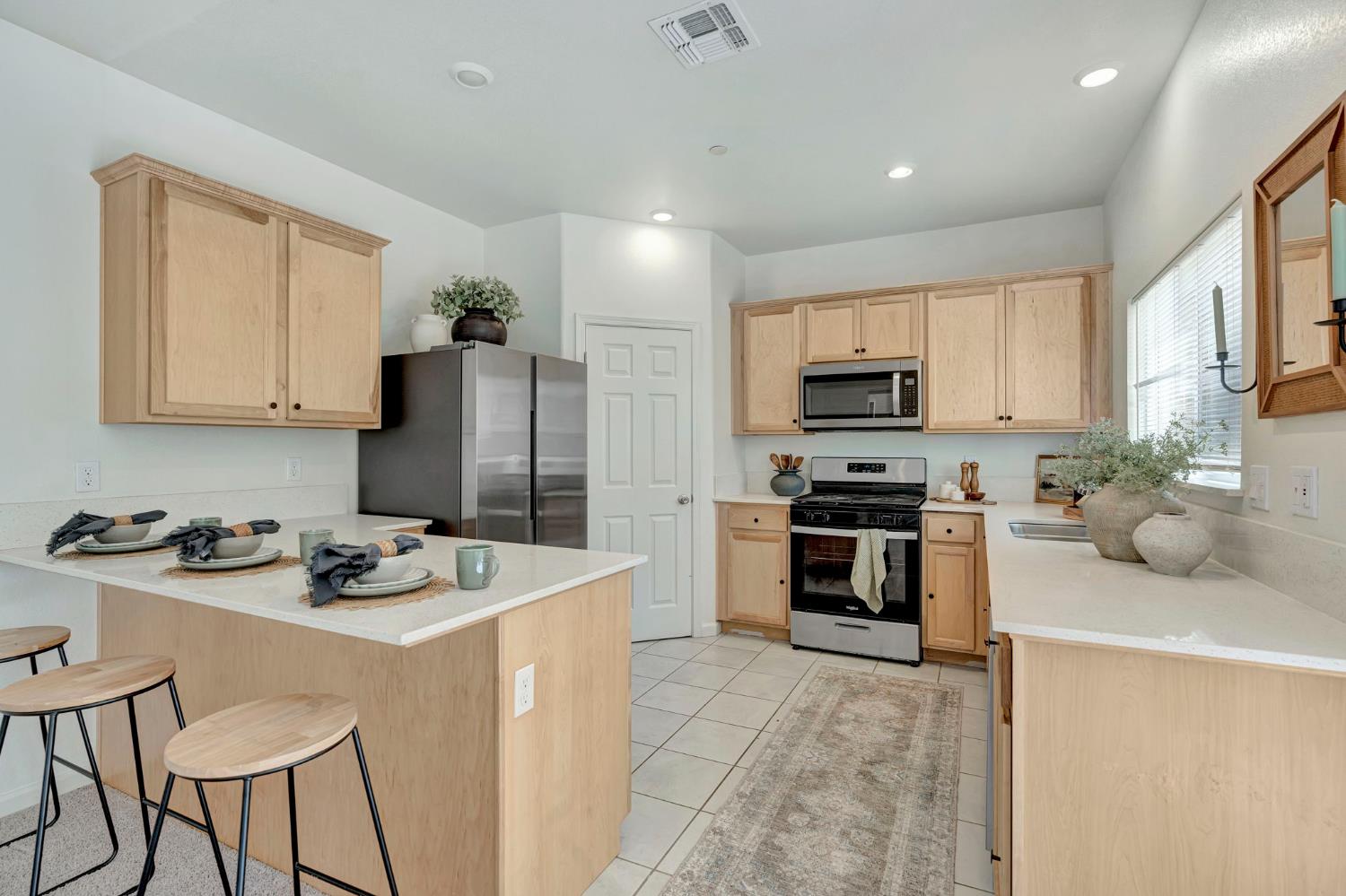 6627 E Madison Ave, Fresno, CA 93727