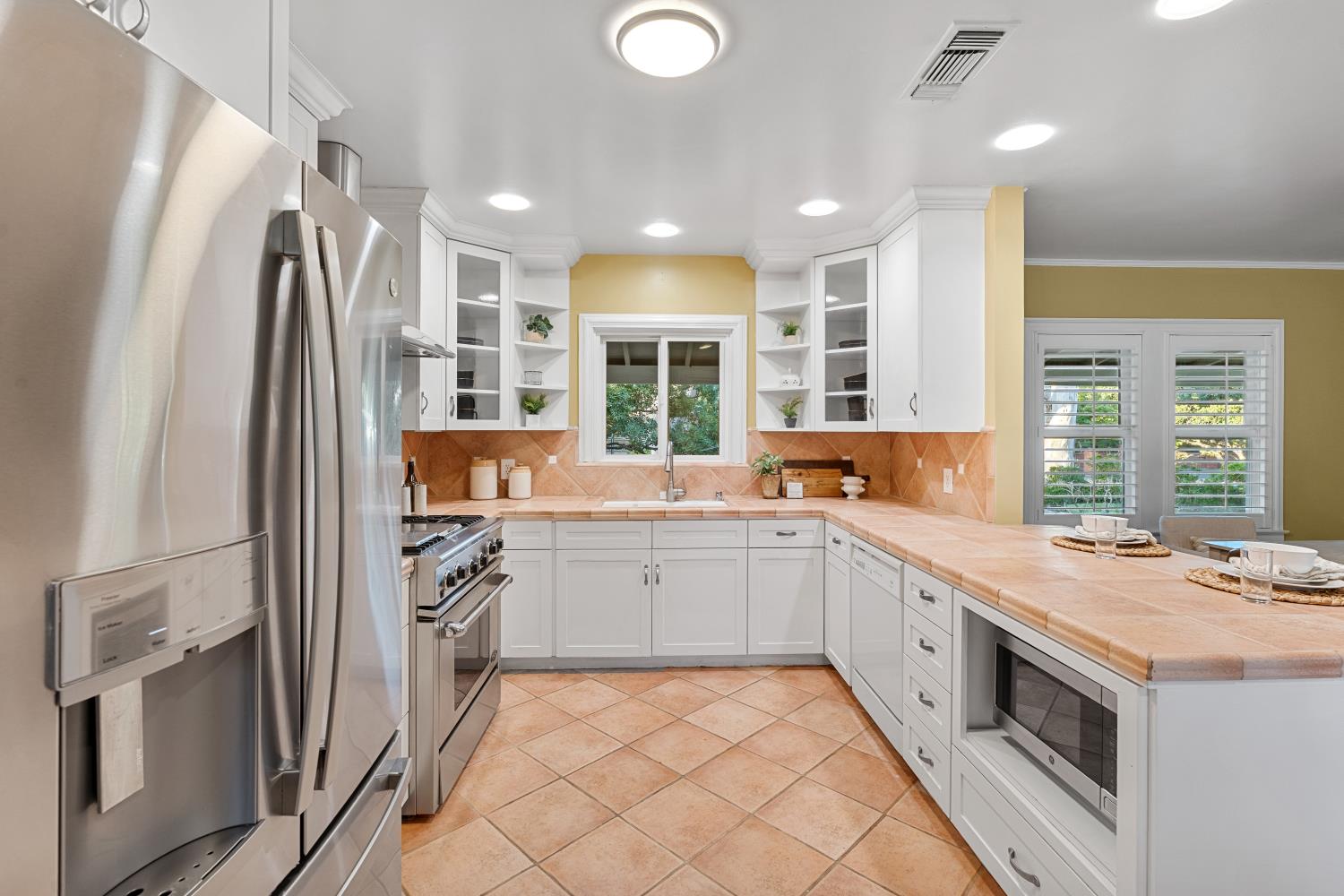 741 E Rialto Ave, Fresno, CA 93704