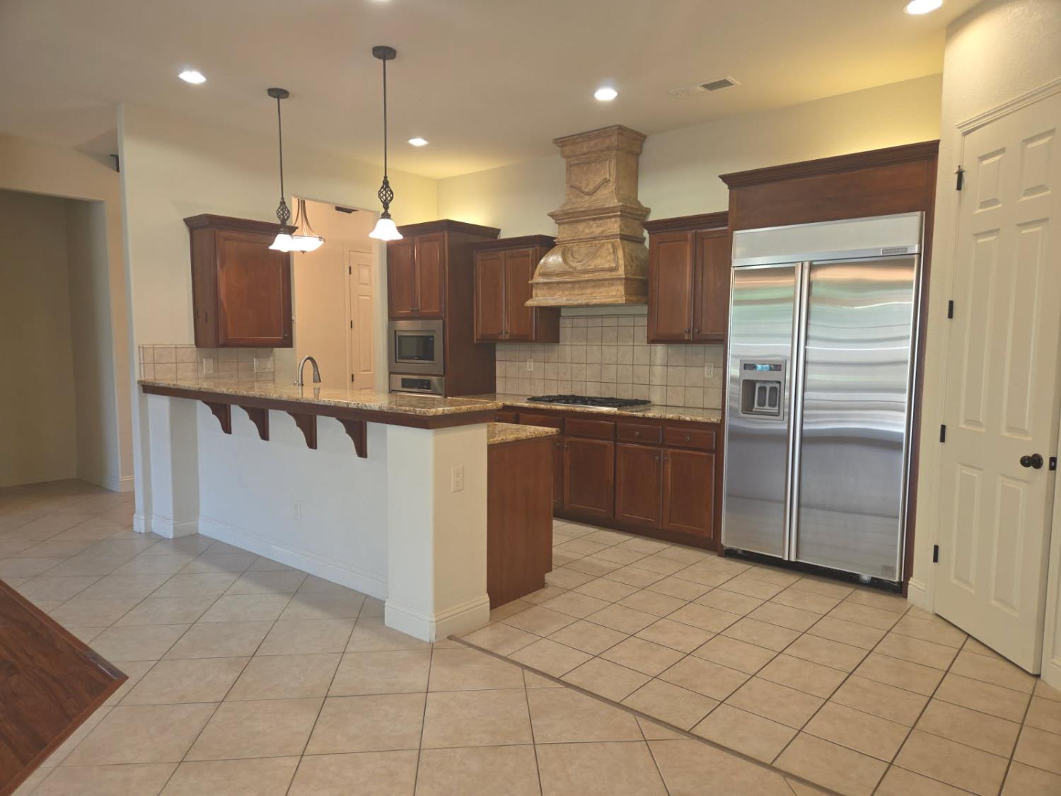 1564 E Via Estrella Dr, Fresno, CA 93730
