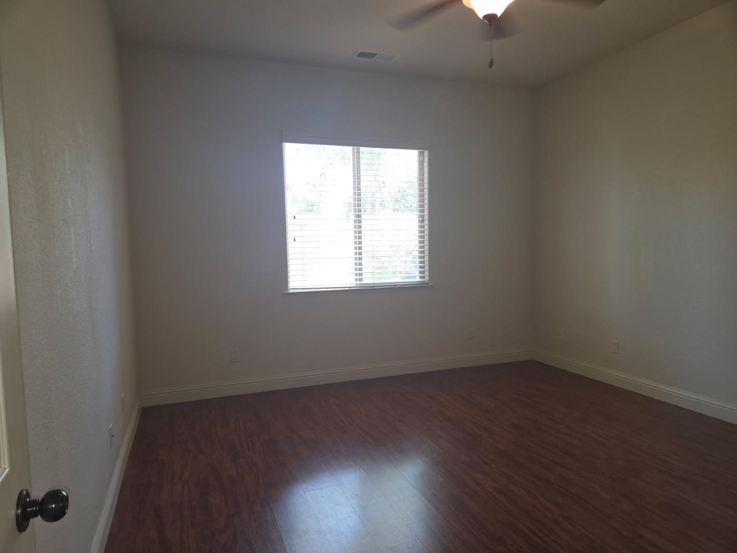1564 E Via Estrella Dr, Fresno, CA 93730