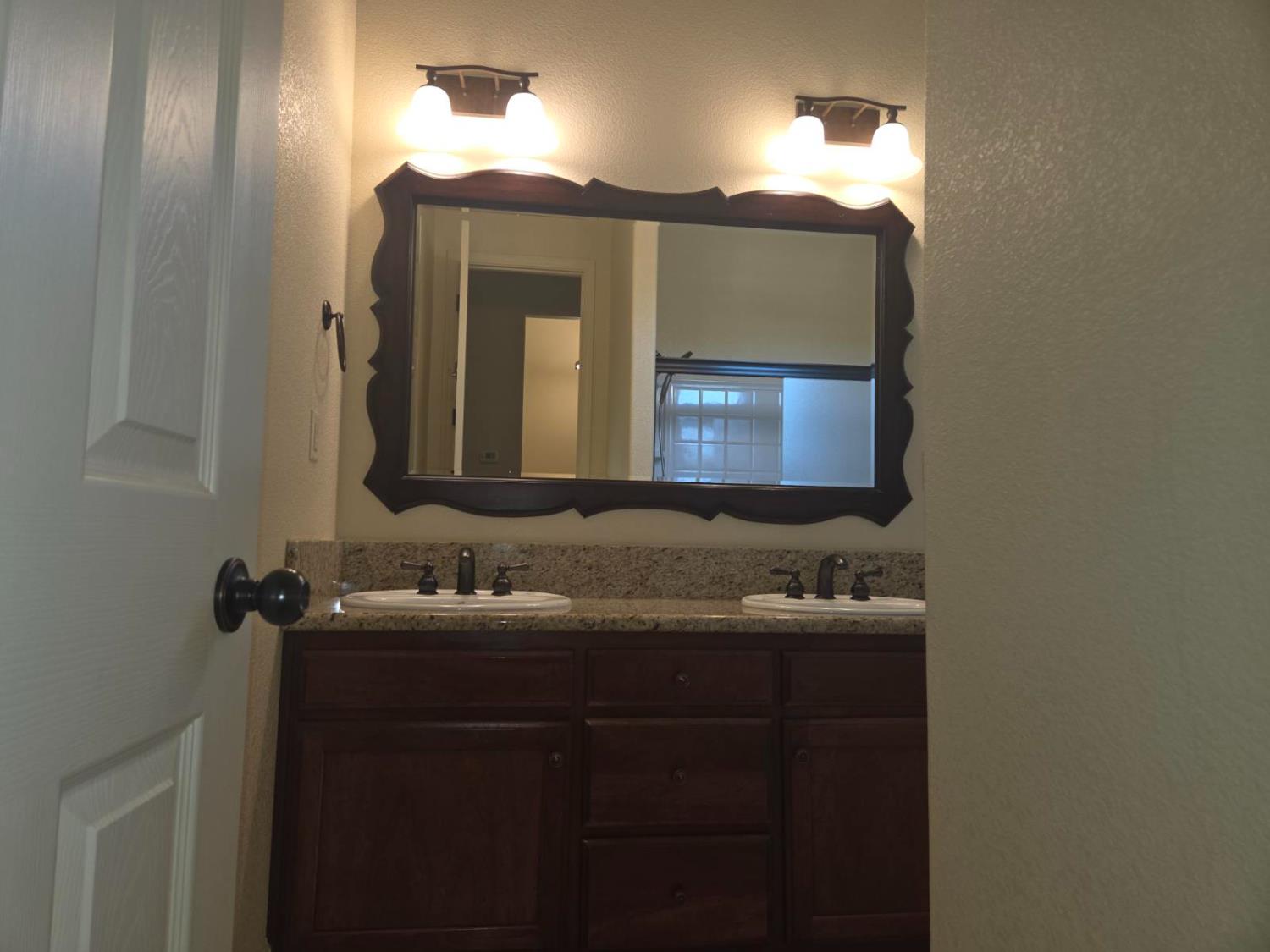 1564 E Via Estrella Dr, Fresno, CA 93730