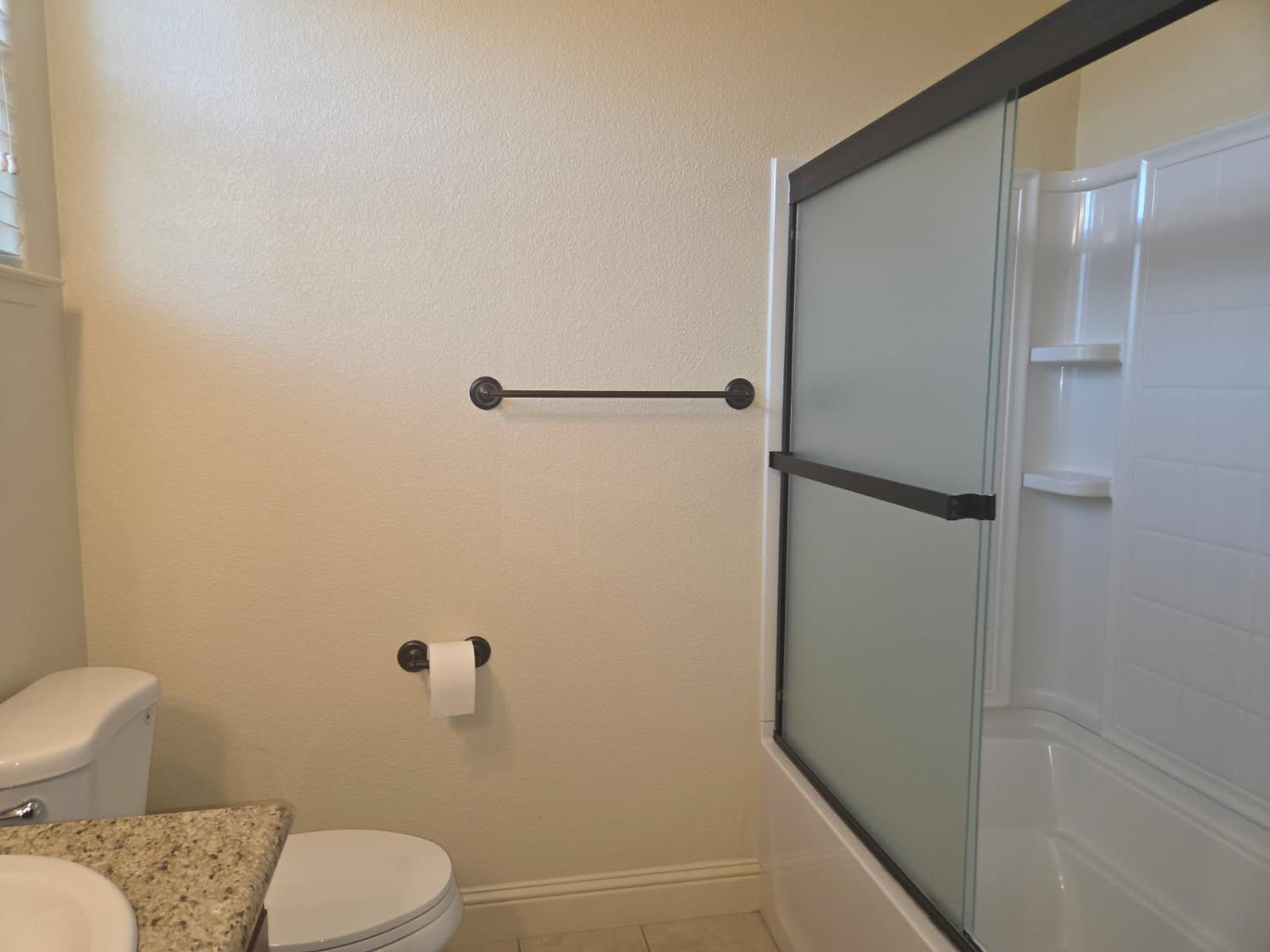 1564 E Via Estrella Dr, Fresno, CA 93730