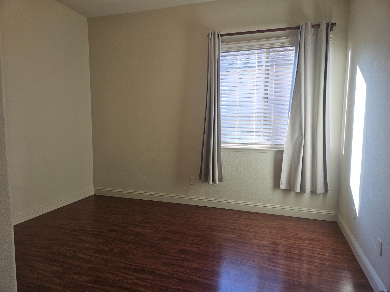 1564 E Via Estrella Dr, Fresno, CA 93730