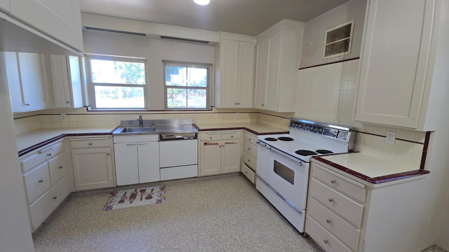 3966 Huntington Blvd, Fresno, CA 93702