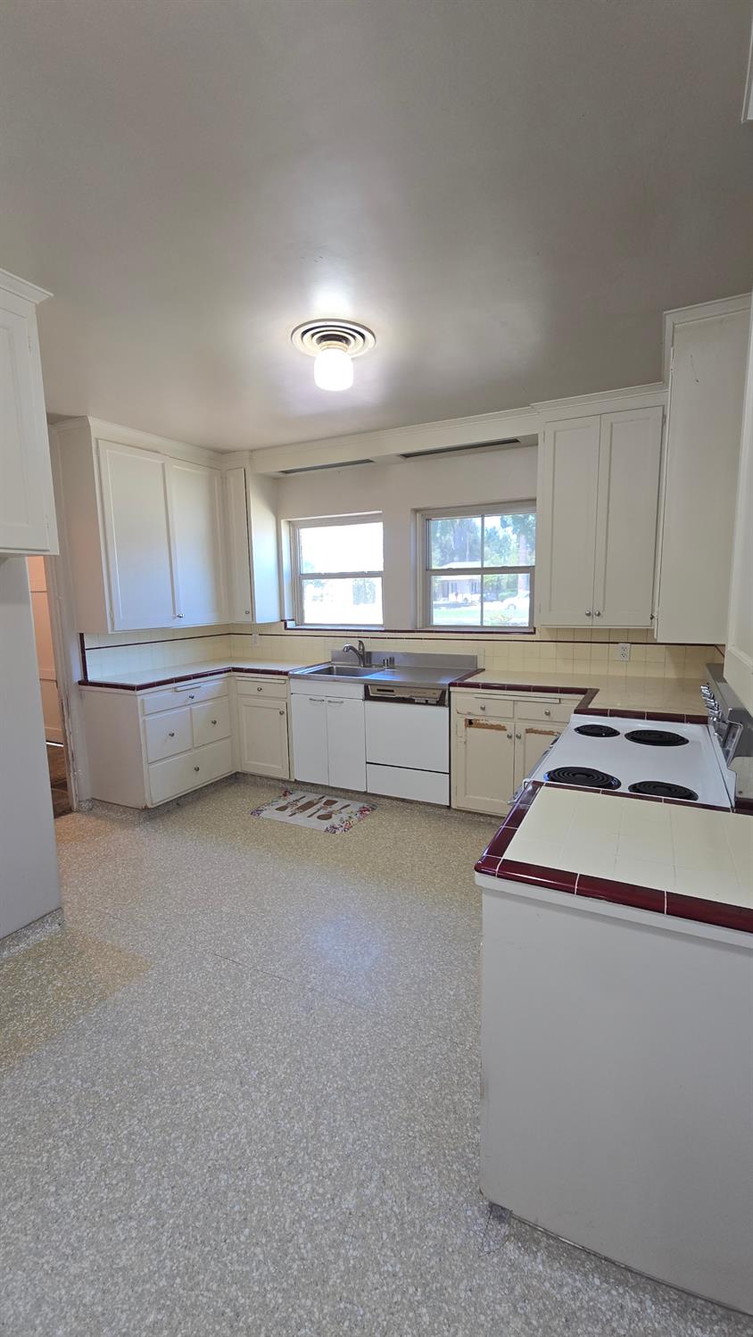 3966 Huntington Blvd, Fresno, CA 93702