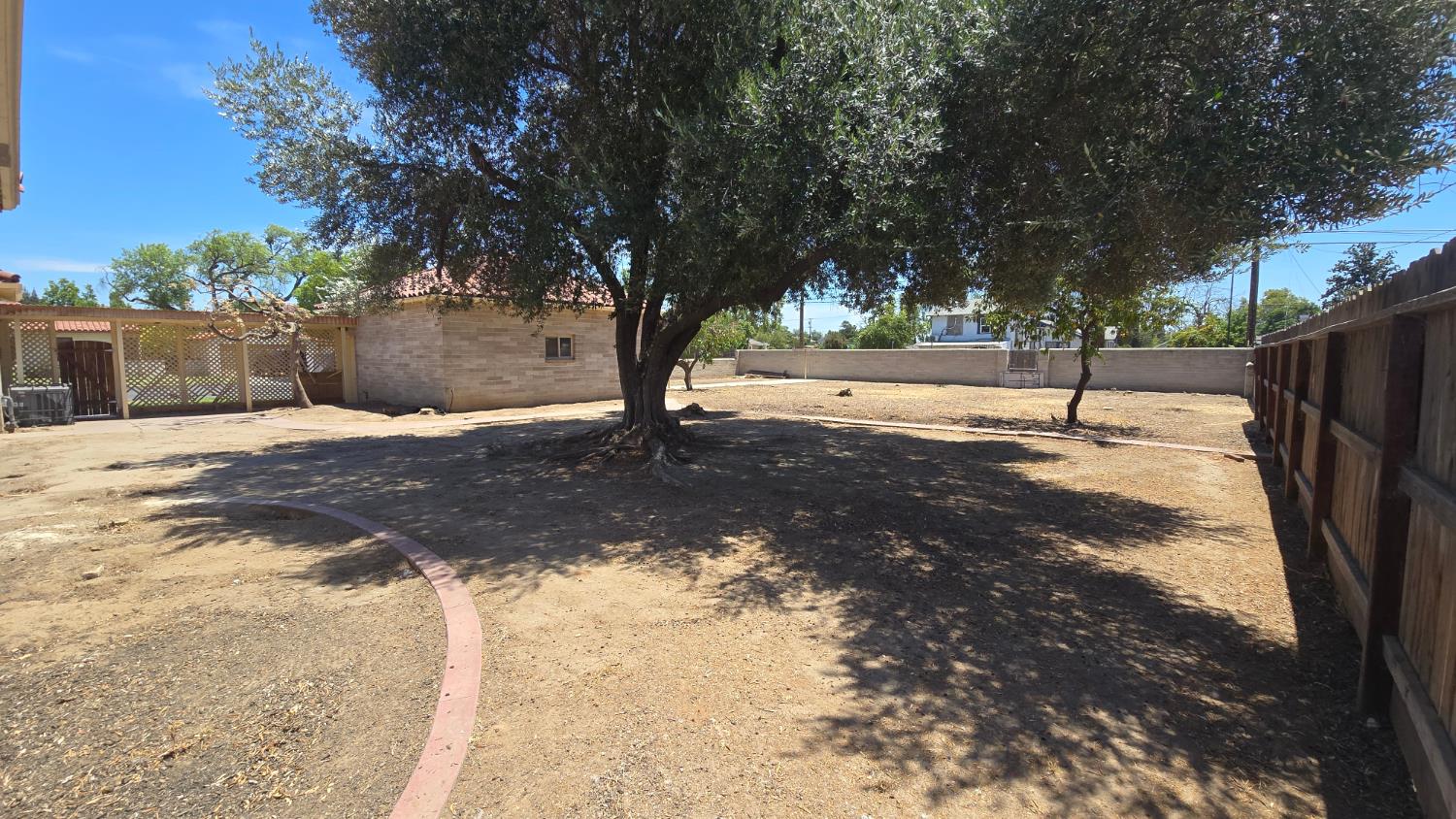 3966 Huntington Blvd, Fresno, CA 93702