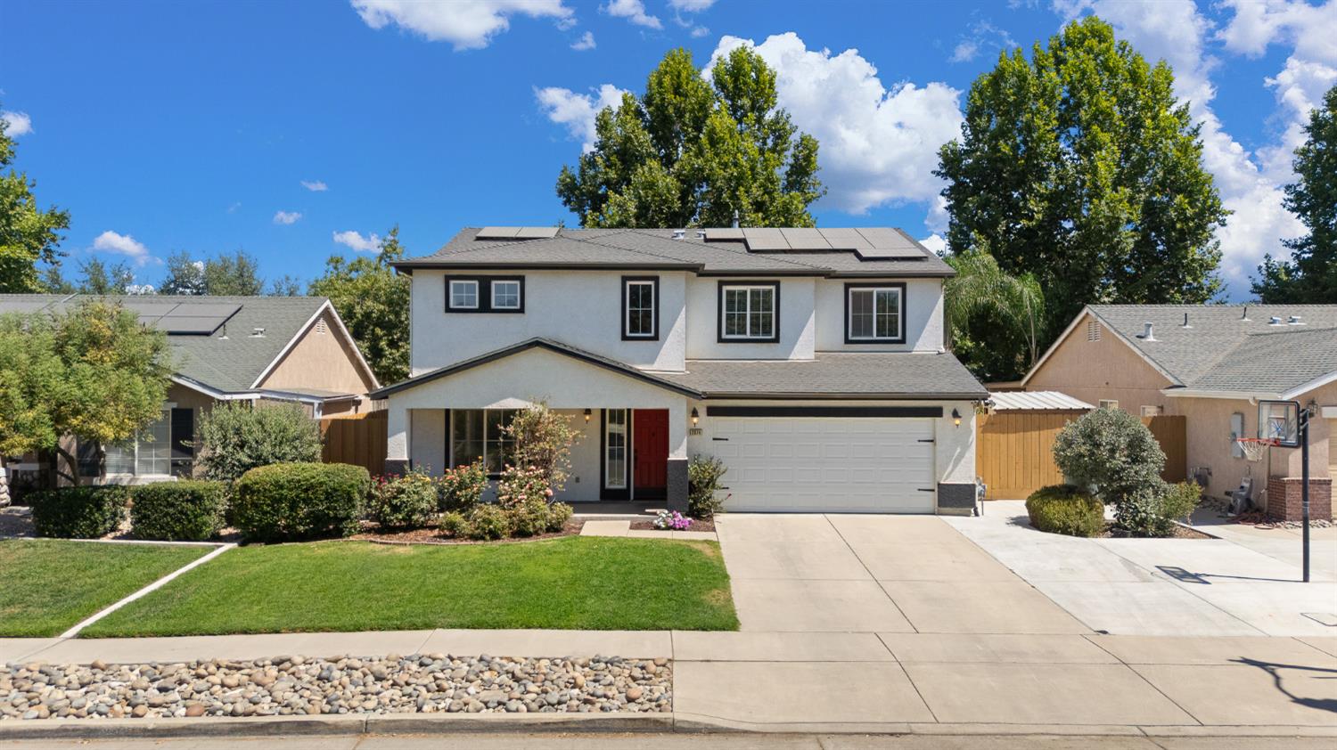 2874 W Porter Ct, Visalia, CA 93291