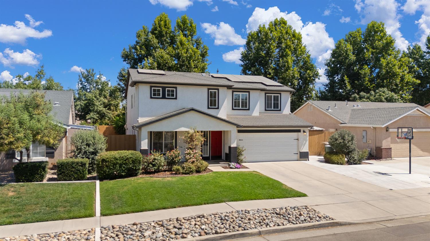2874 W Porter Ct, Visalia, CA 93291