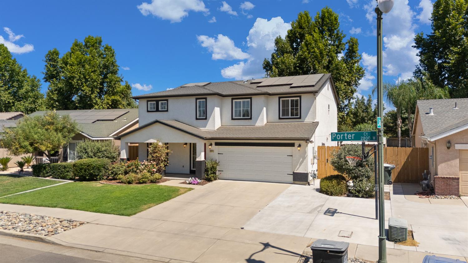 2874 W Porter Ct, Visalia, CA 93291