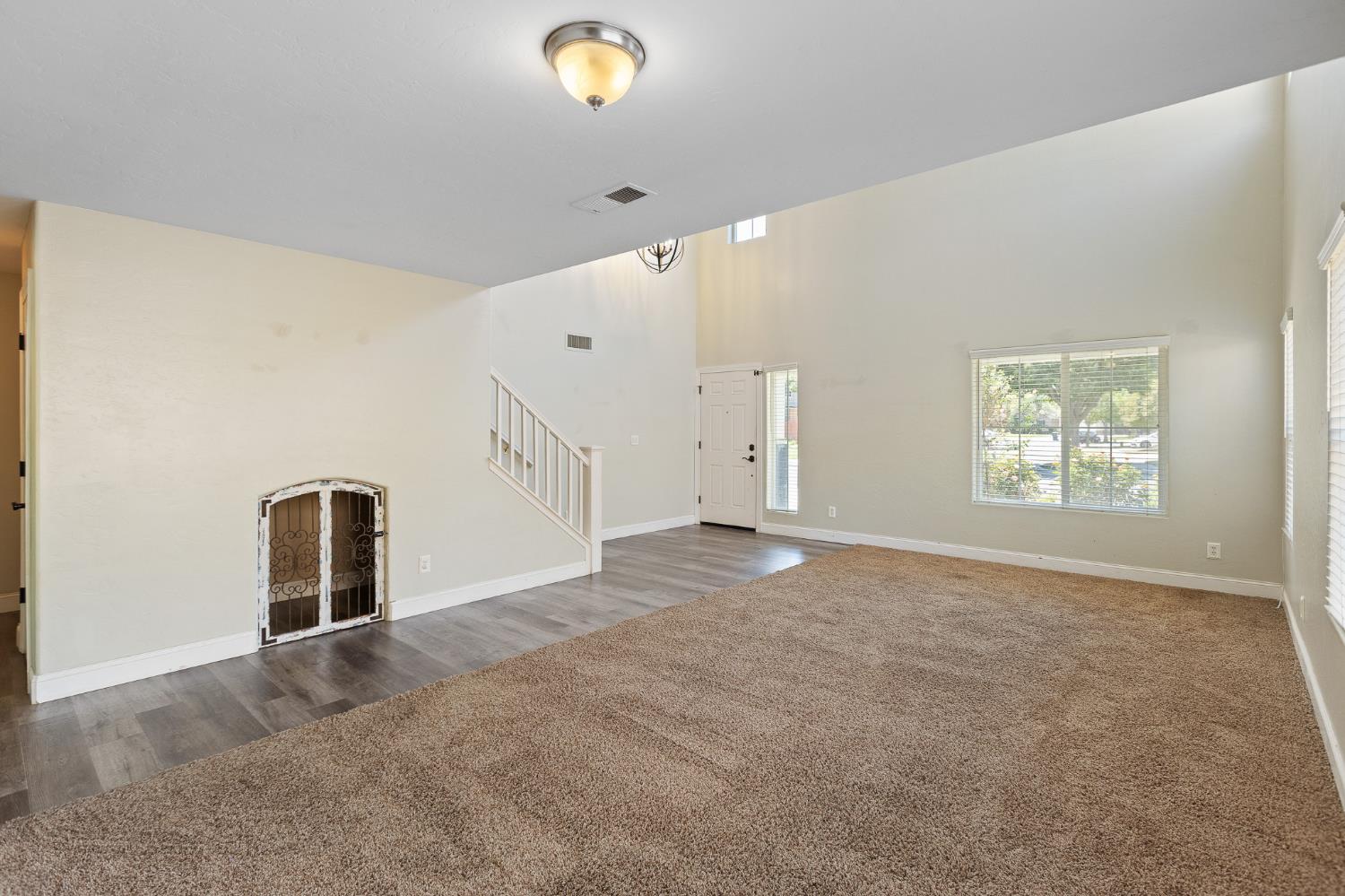 2874 W Porter Ct, Visalia, CA 93291