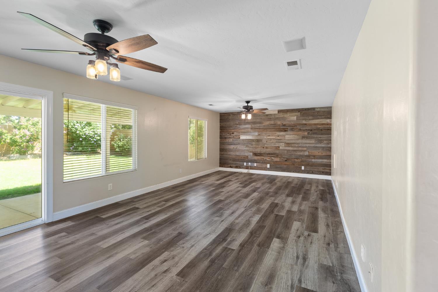 2874 W Porter Ct, Visalia, CA 93291