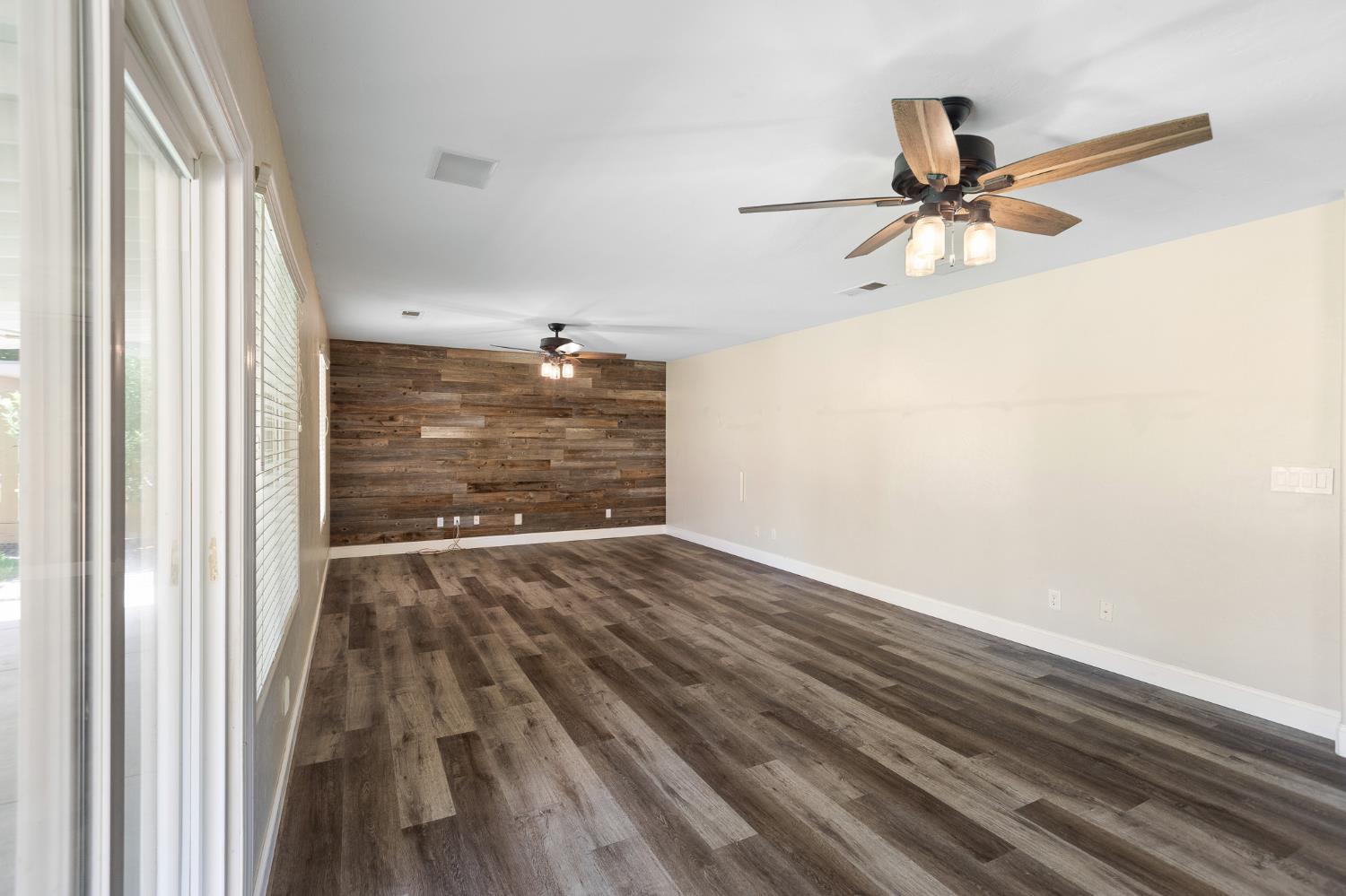 2874 W Porter Ct, Visalia, CA 93291