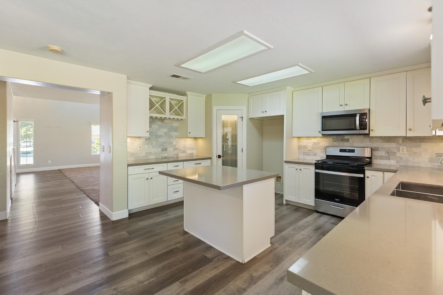 2874 W Porter Ct, Visalia, CA 93291