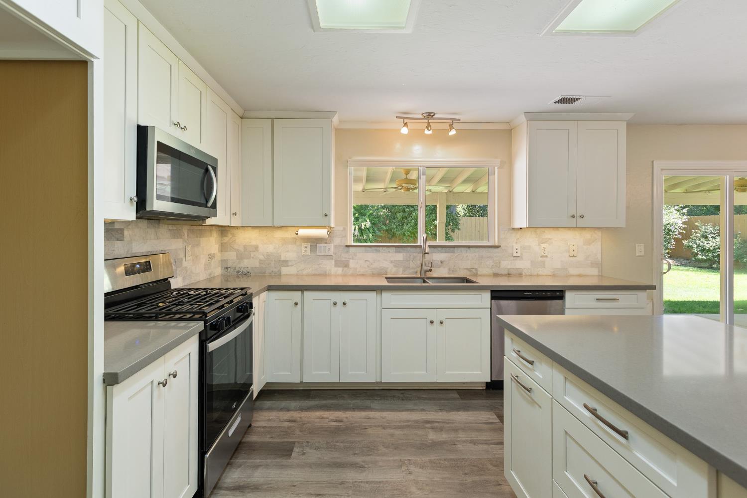 2874 W Porter Ct, Visalia, CA 93291