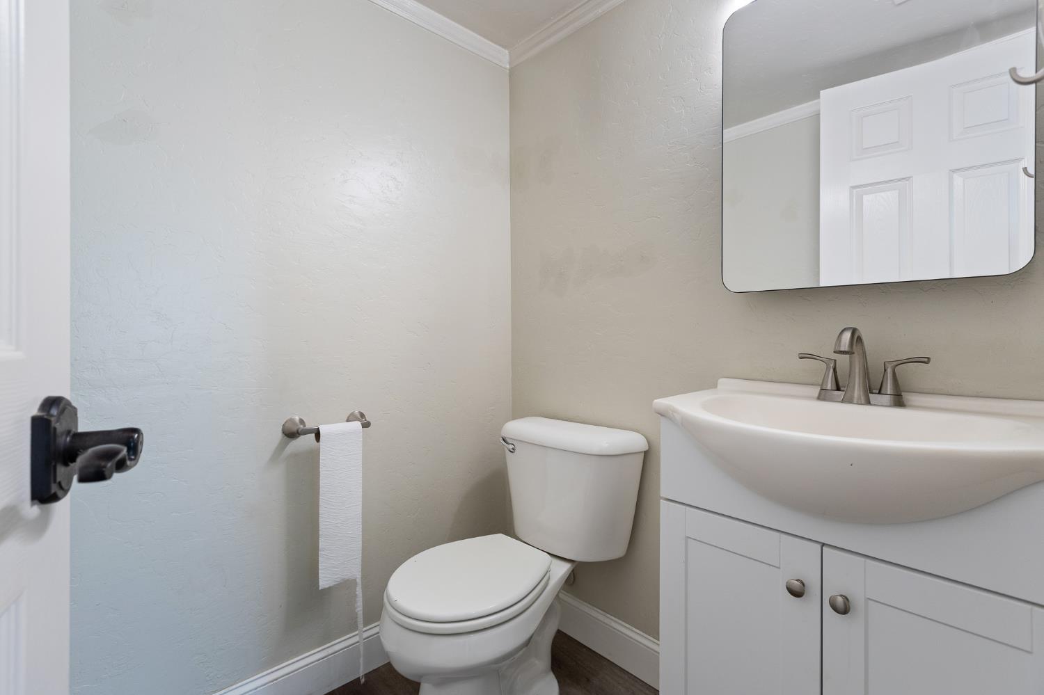 2874 W Porter Ct, Visalia, CA 93291