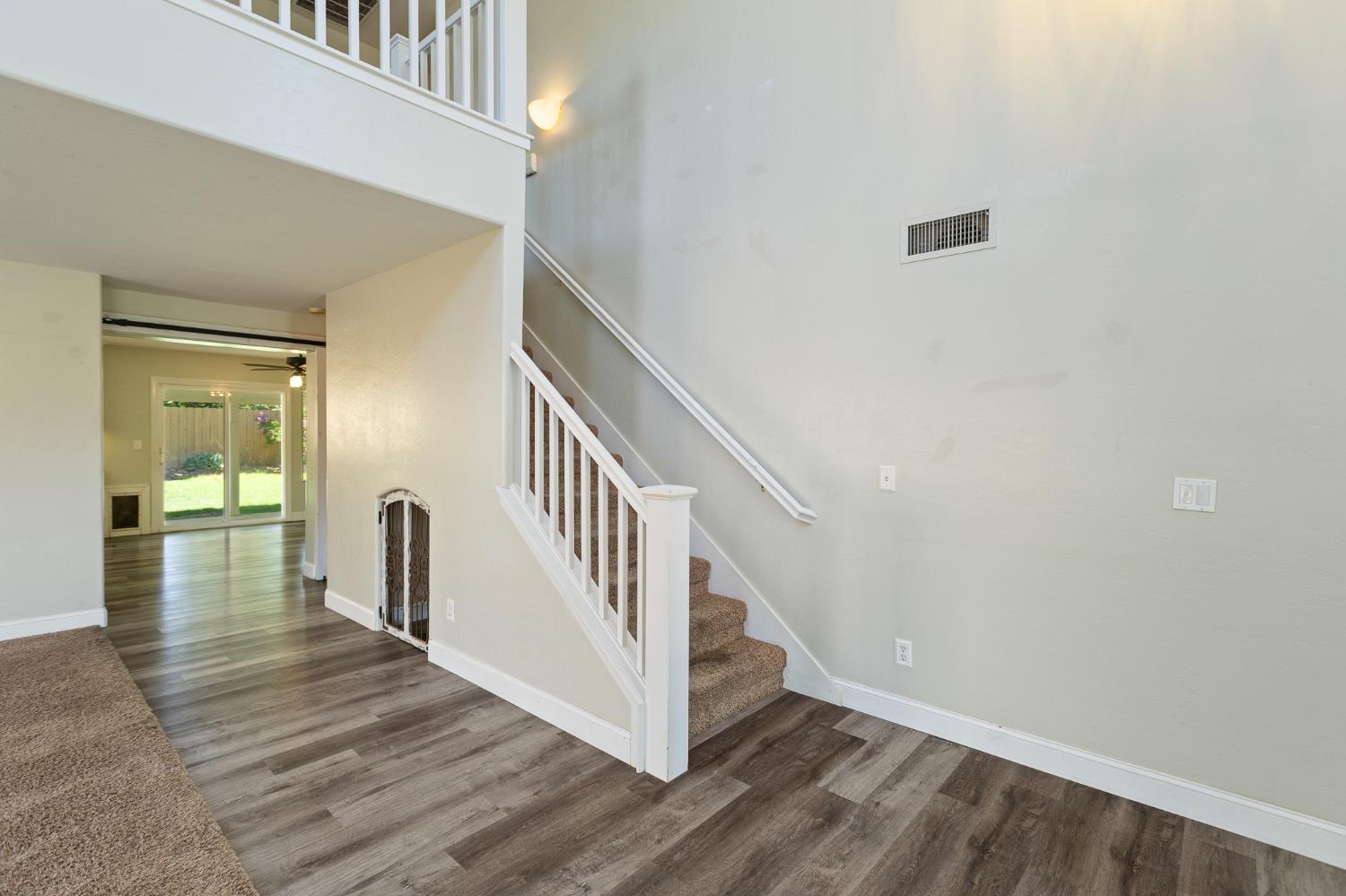 2874 W Porter Ct, Visalia, CA 93291