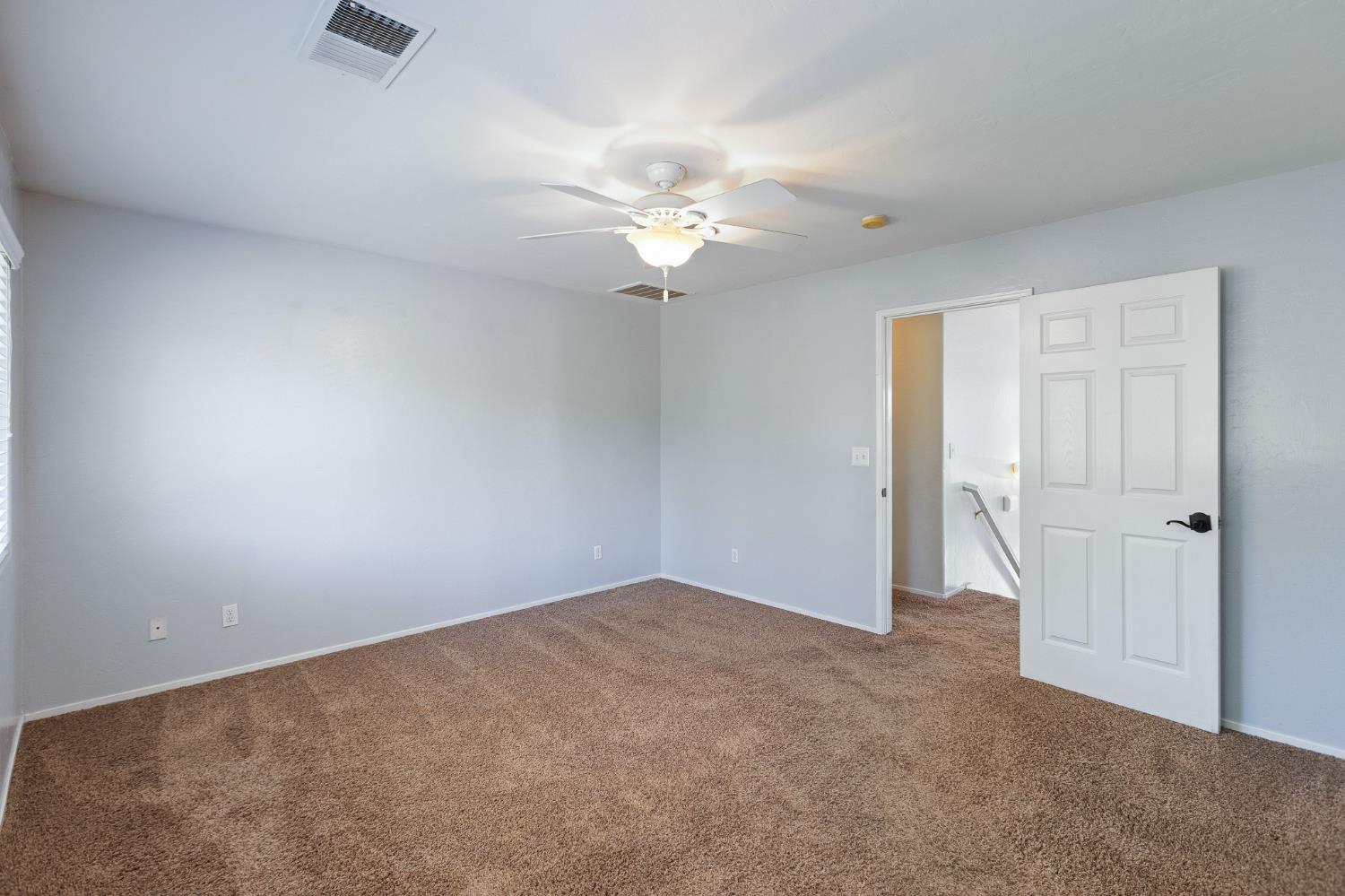 2874 W Porter Ct, Visalia, CA 93291
