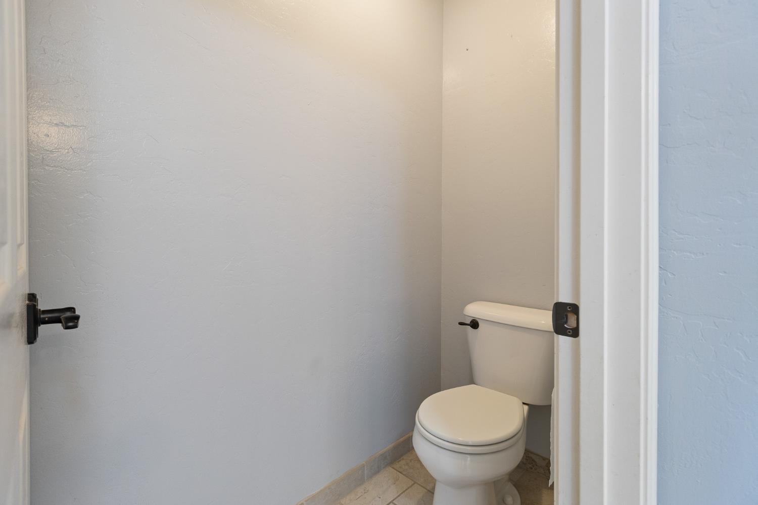 2874 W Porter Ct, Visalia, CA 93291