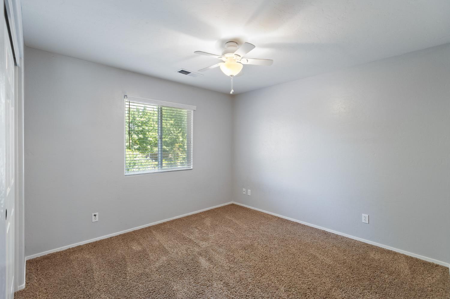 2874 W Porter Ct, Visalia, CA 93291