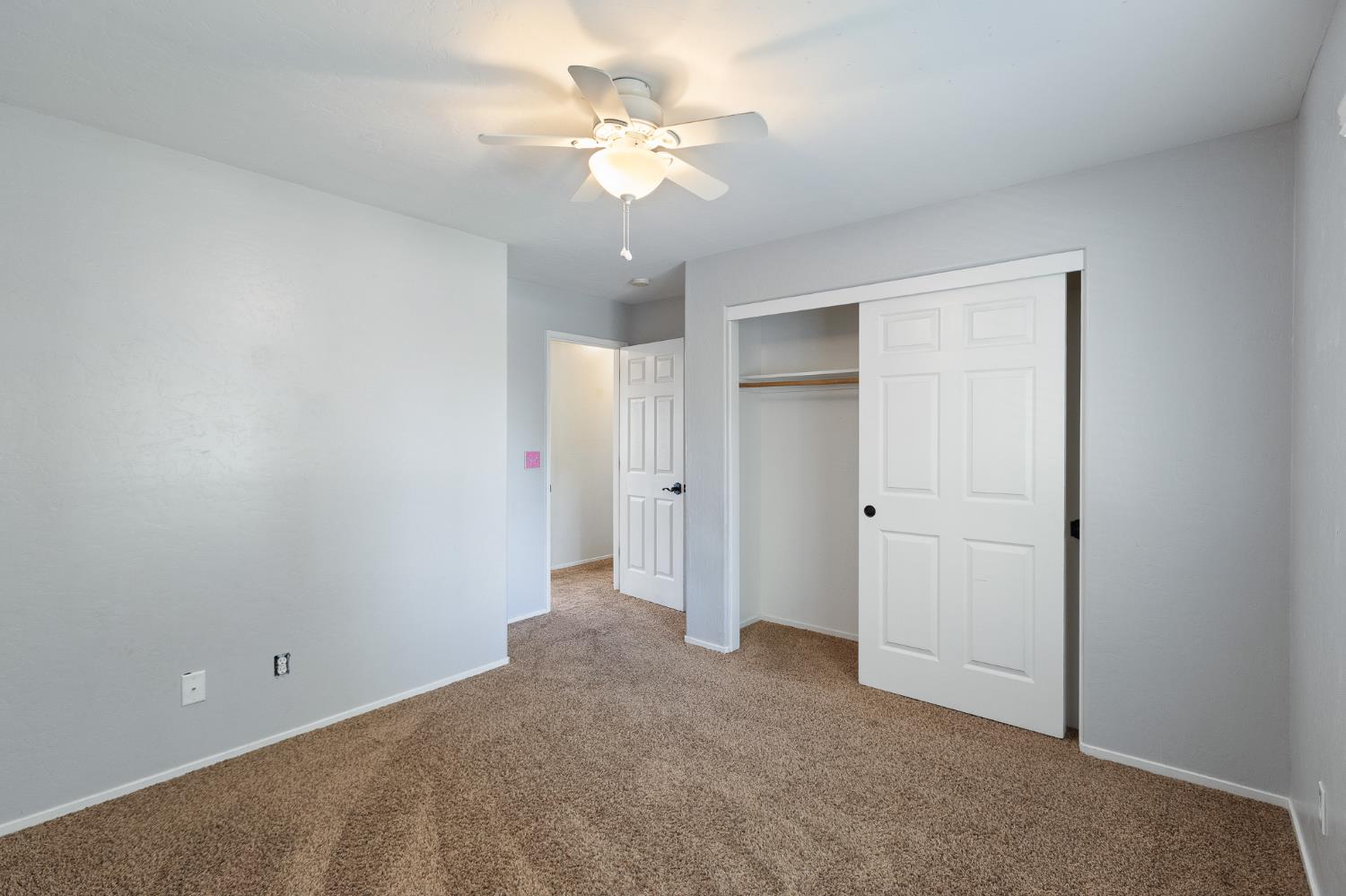 2874 W Porter Ct, Visalia, CA 93291