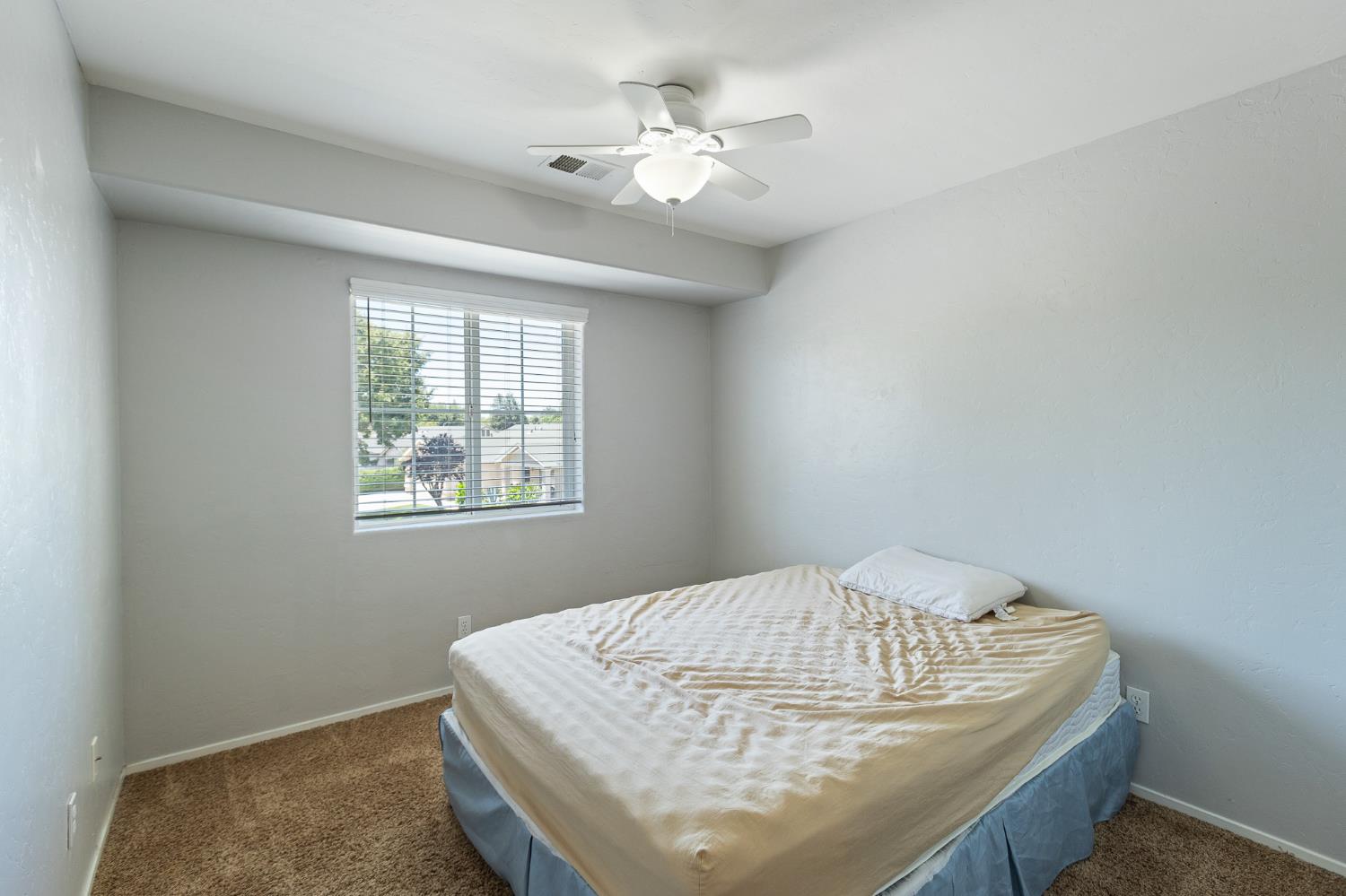 2874 W Porter Ct, Visalia, CA 93291