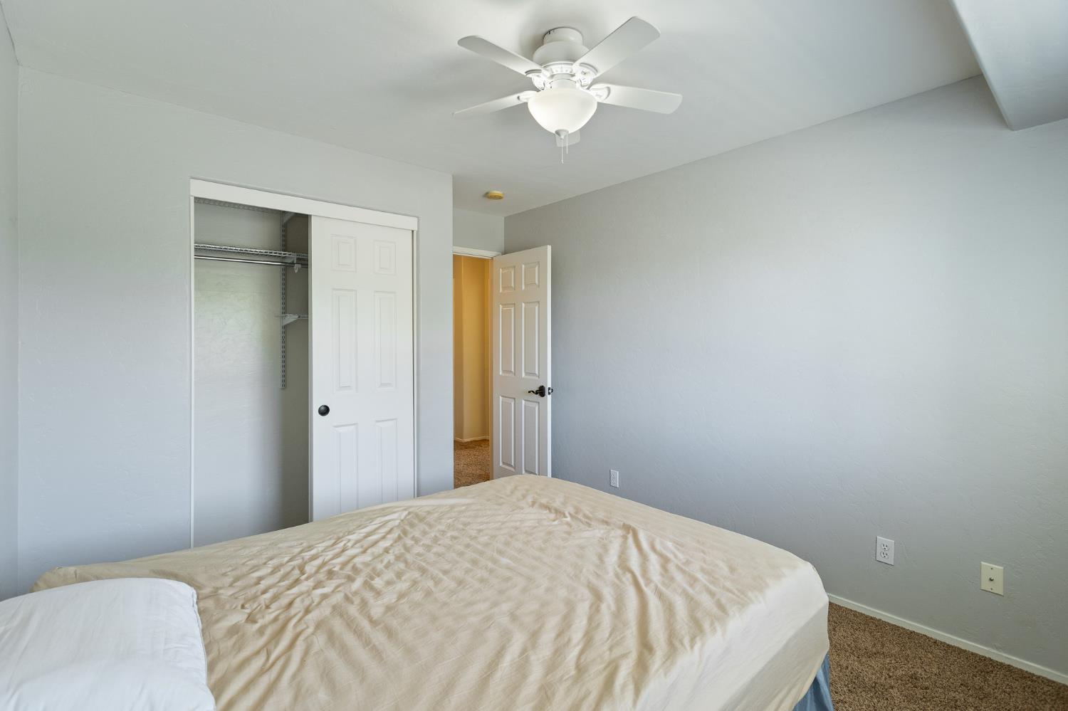 2874 W Porter Ct, Visalia, CA 93291
