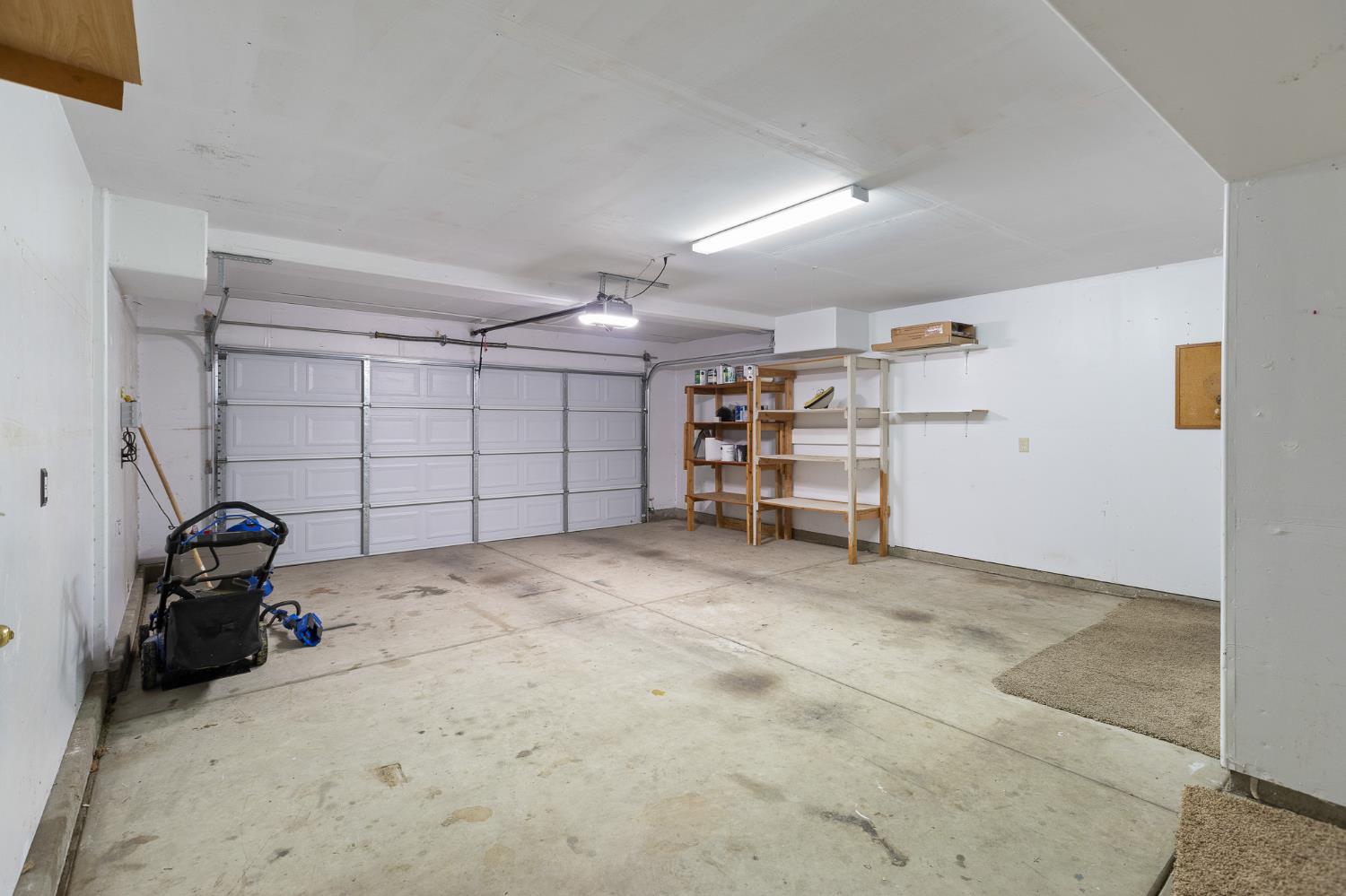 2874 W Porter Ct, Visalia, CA 93291