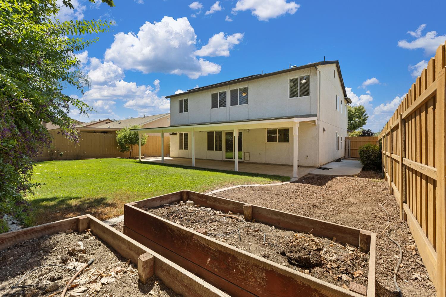 2874 W Porter Ct, Visalia, CA 93291