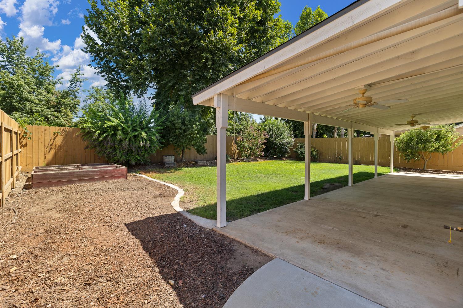2874 W Porter Ct, Visalia, CA 93291