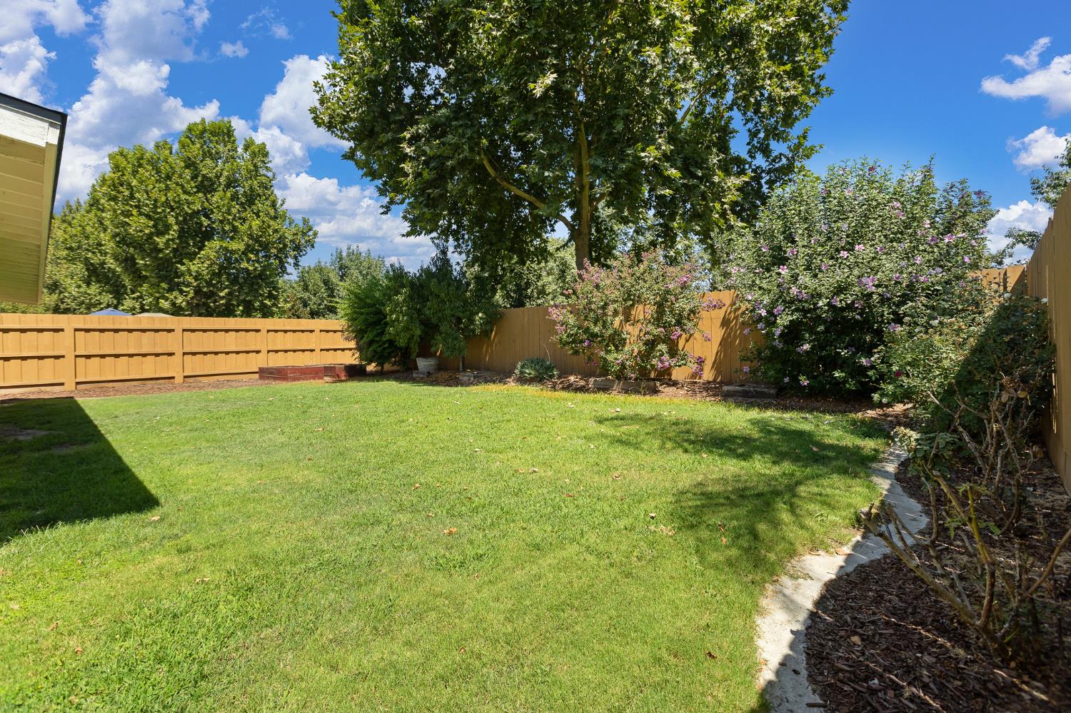 2874 W Porter Ct, Visalia, CA 93291
