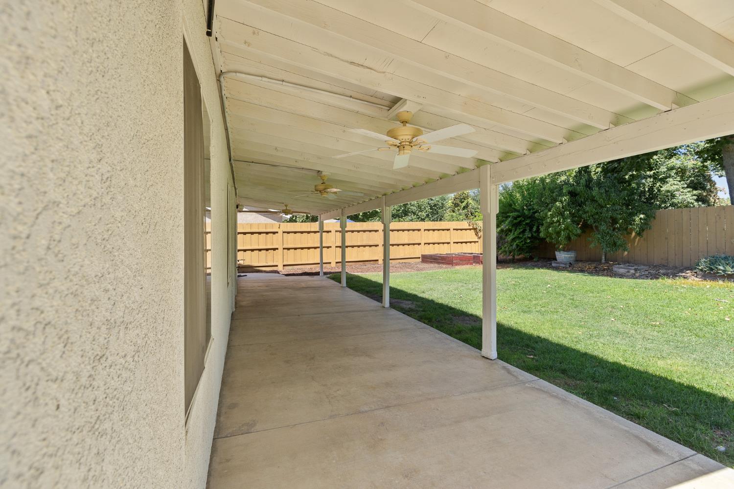 2874 W Porter Ct, Visalia, CA 93291