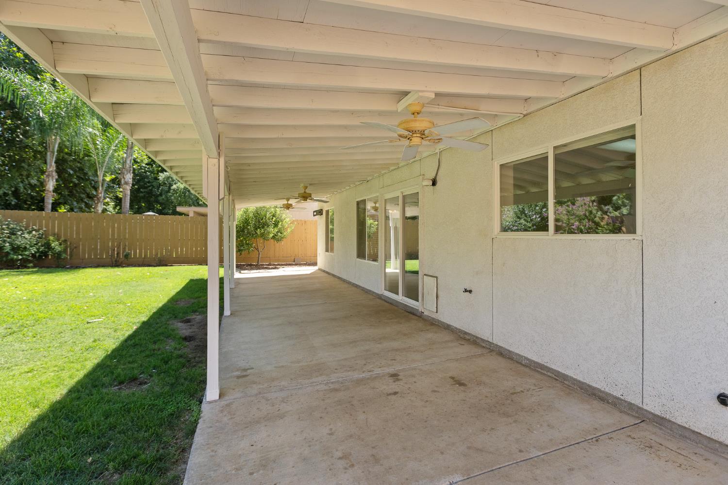 2874 W Porter Ct, Visalia, CA 93291