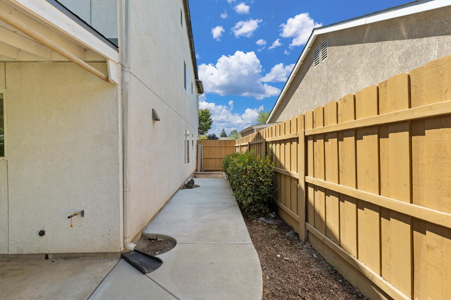 2874 W Porter Ct, Visalia, CA 93291