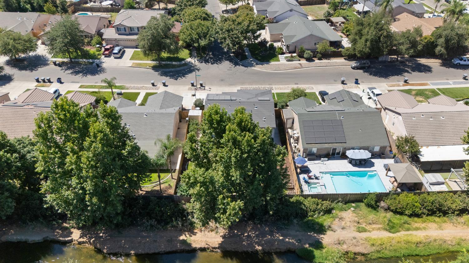 2874 W Porter Ct, Visalia, CA 93291